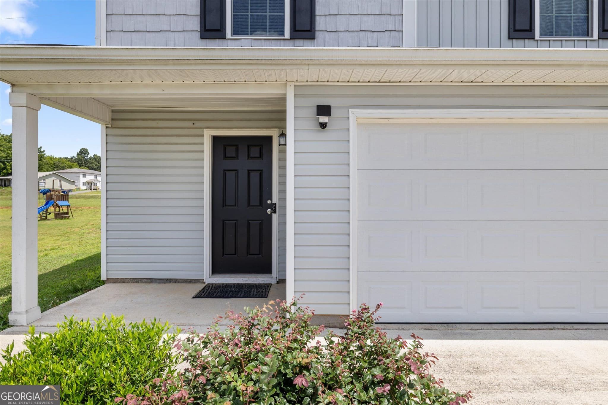 3 bedroom, 2.5 bathroom, 1,606 sq ft single family residence for sale at 324 Middleton Court, Chatsworth, GA 30705 — photo 2
