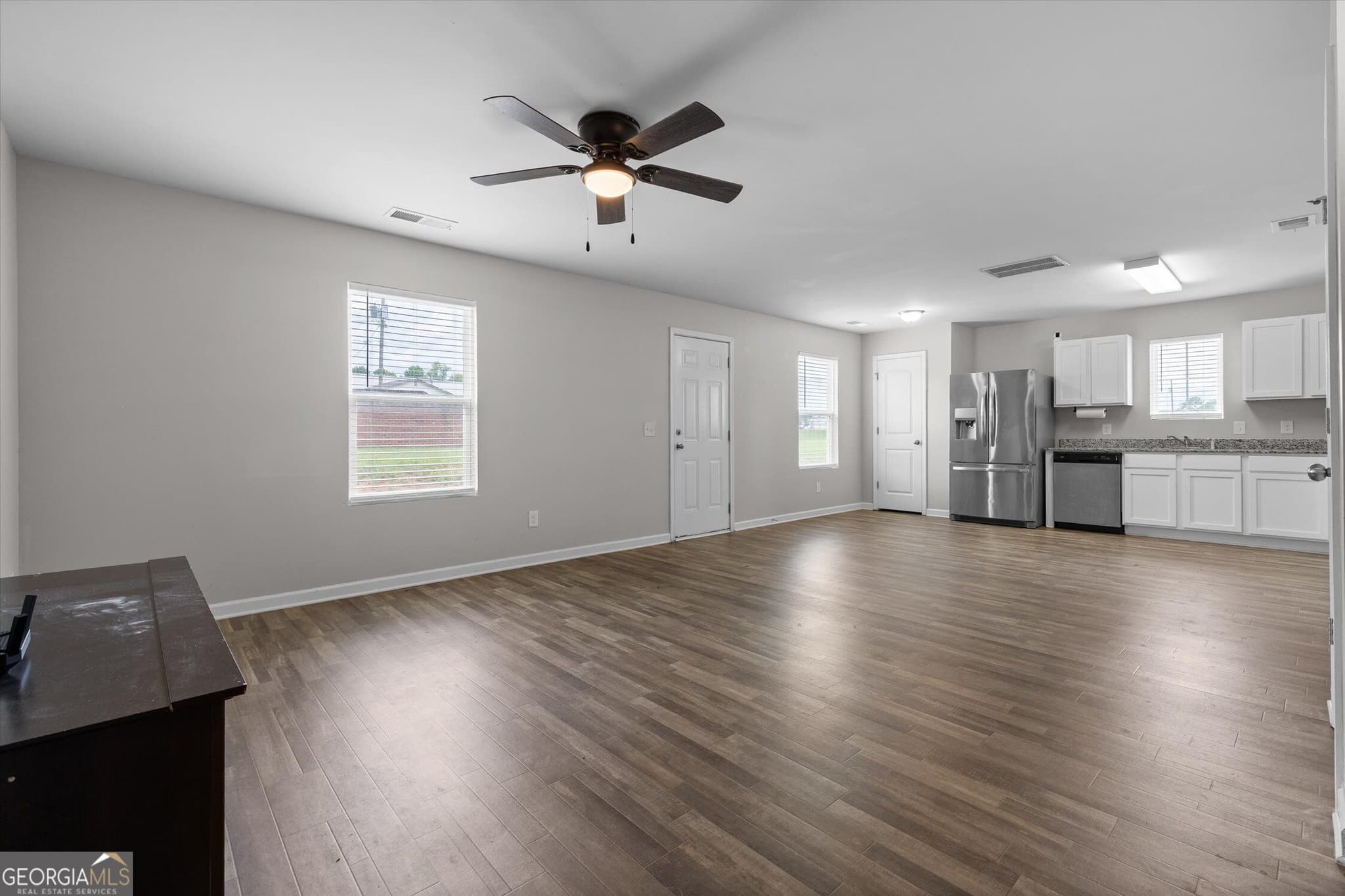 3 bedroom, 2.5 bathroom, 1,606 sq ft single family residence for sale at 324 Middleton Court, Chatsworth, GA 30705 — photo 6