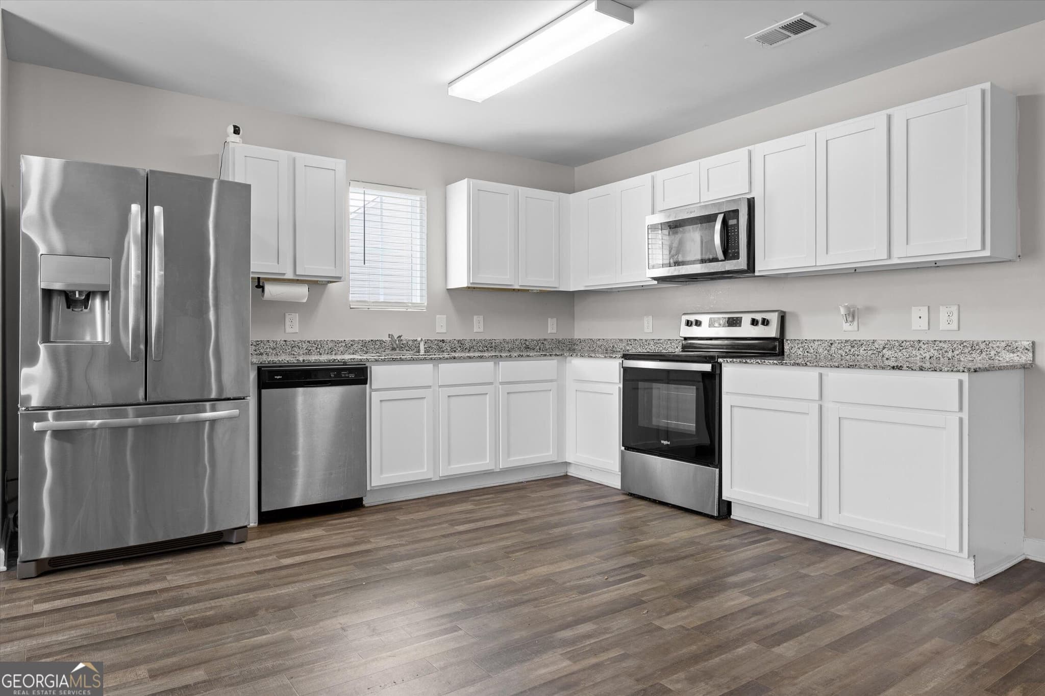 3 bedroom, 2.5 bathroom, 1,606 sq ft single family residence for sale at 324 Middleton Court, Chatsworth, GA 30705 — photo 3