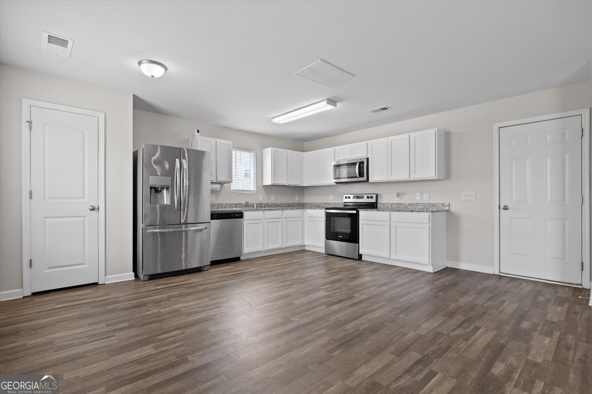 3 bedroom, 2.5 bathroom, 1,606 sq ft single family residence for sale at 324 Middleton Court, Chatsworth, GA 30705 — photo 5