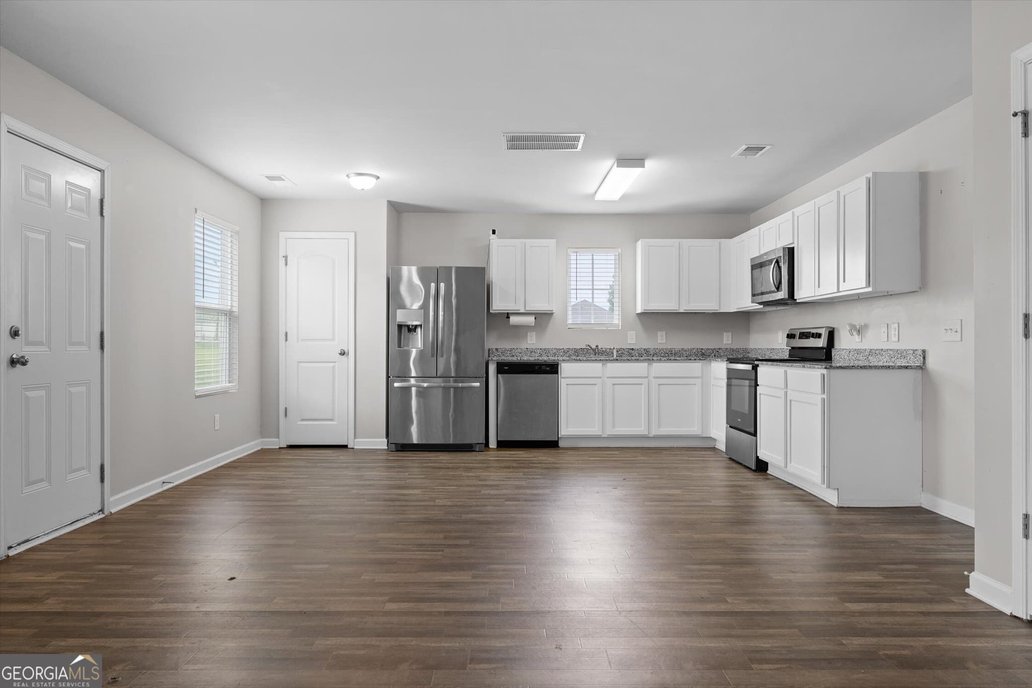 3 bedroom, 2.5 bathroom, 1,606 sq ft single family residence for sale at 324 Middleton Court, Chatsworth, GA 30705 — photo 4