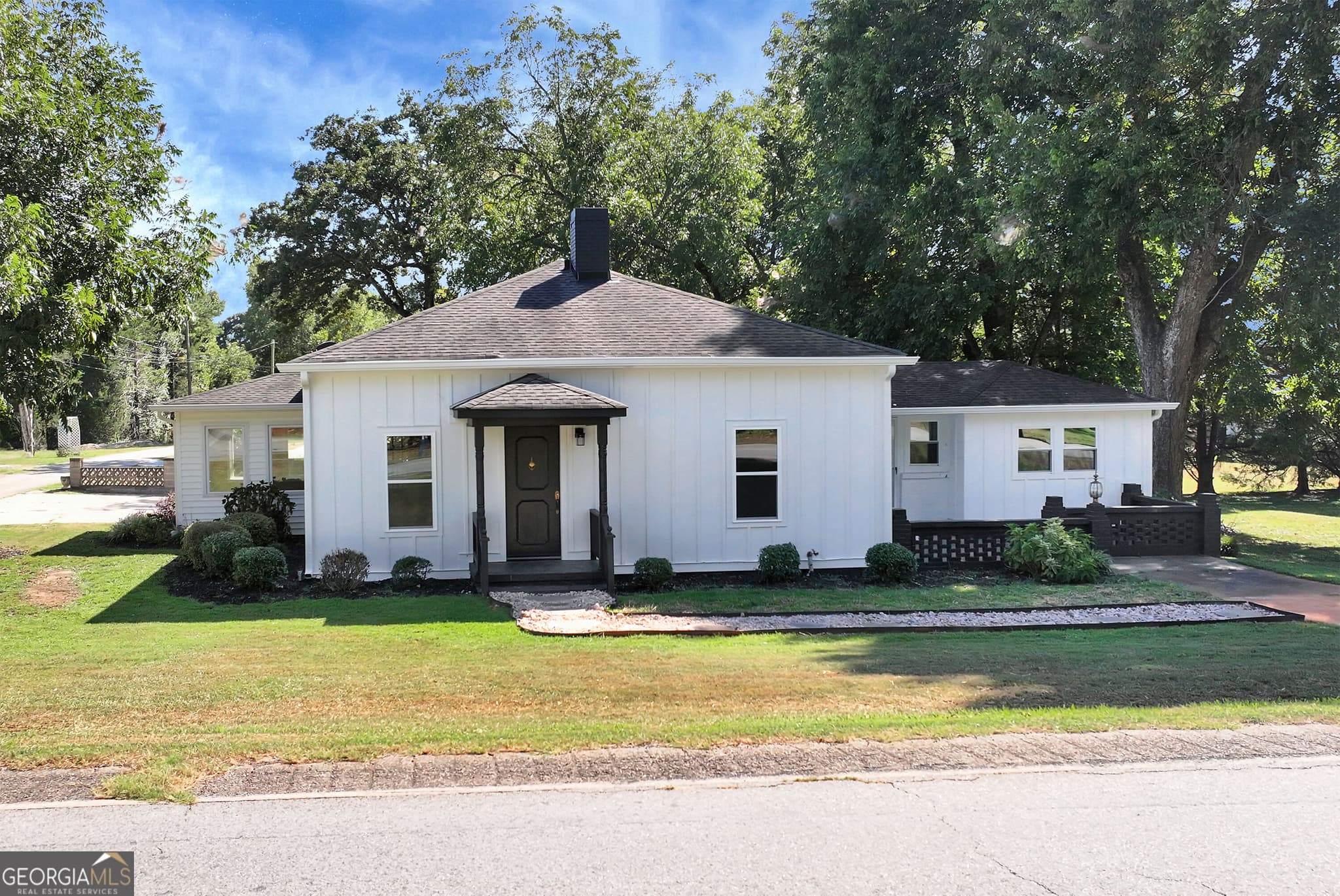 3 bedroom, 2 bathroom, 1,732 sq ft single family residence for sale at 276 Highway 72, Comer, GA 30629 — photo 2