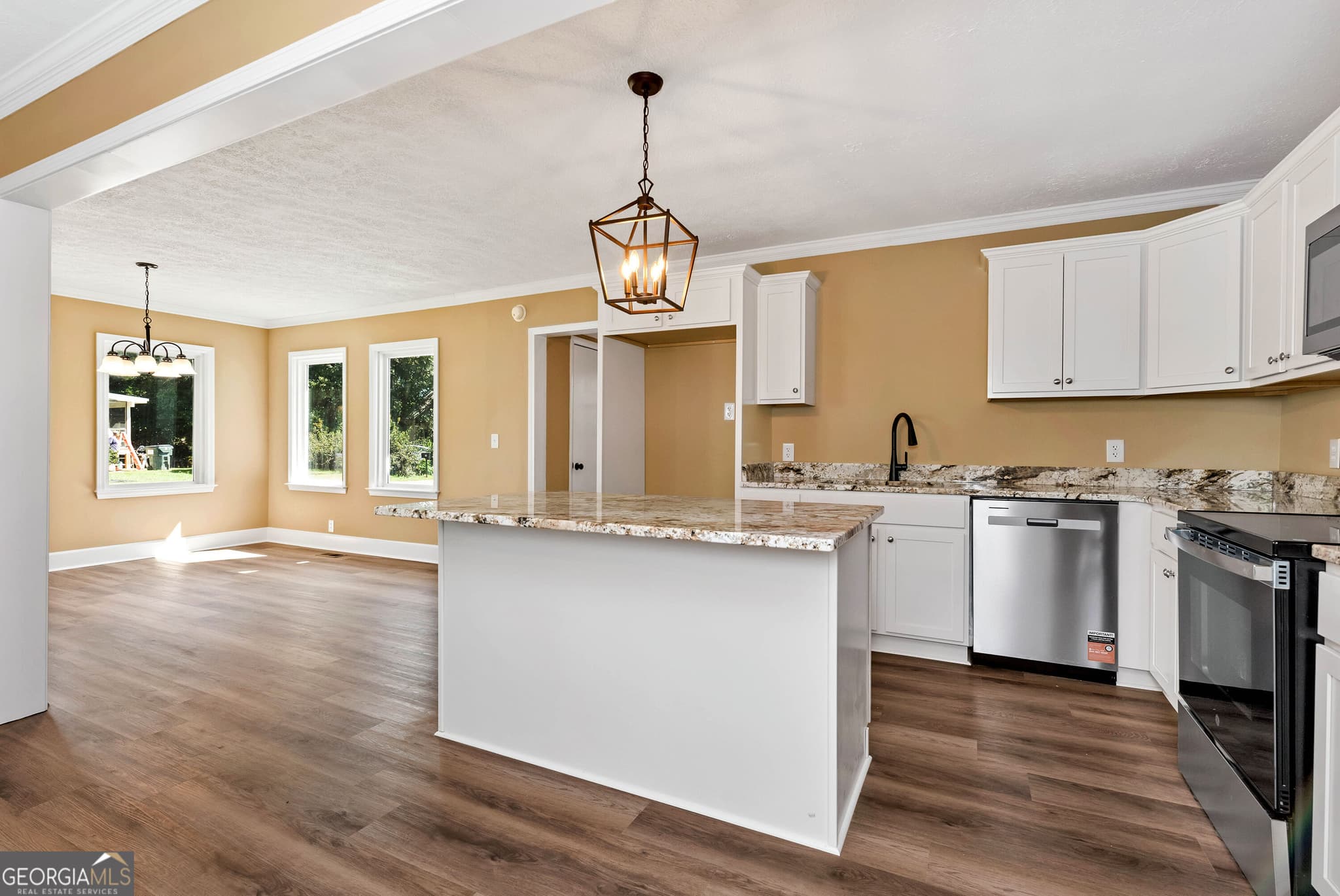 3 bedroom, 2 bathroom, 1,732 sq ft single family residence for sale at 276 Highway 72, Comer, GA 30629 — photo 8