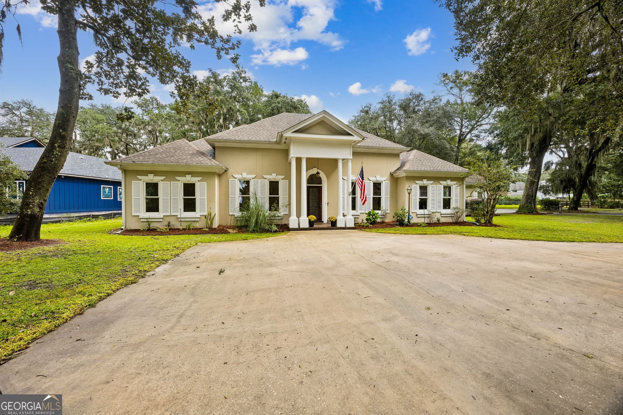 3 bedroom, 2.5 bathroom, 2,794 sq ft single family residence for sale at 301 Trimaran Drive, St. Marys, GA 31558 — photo 2