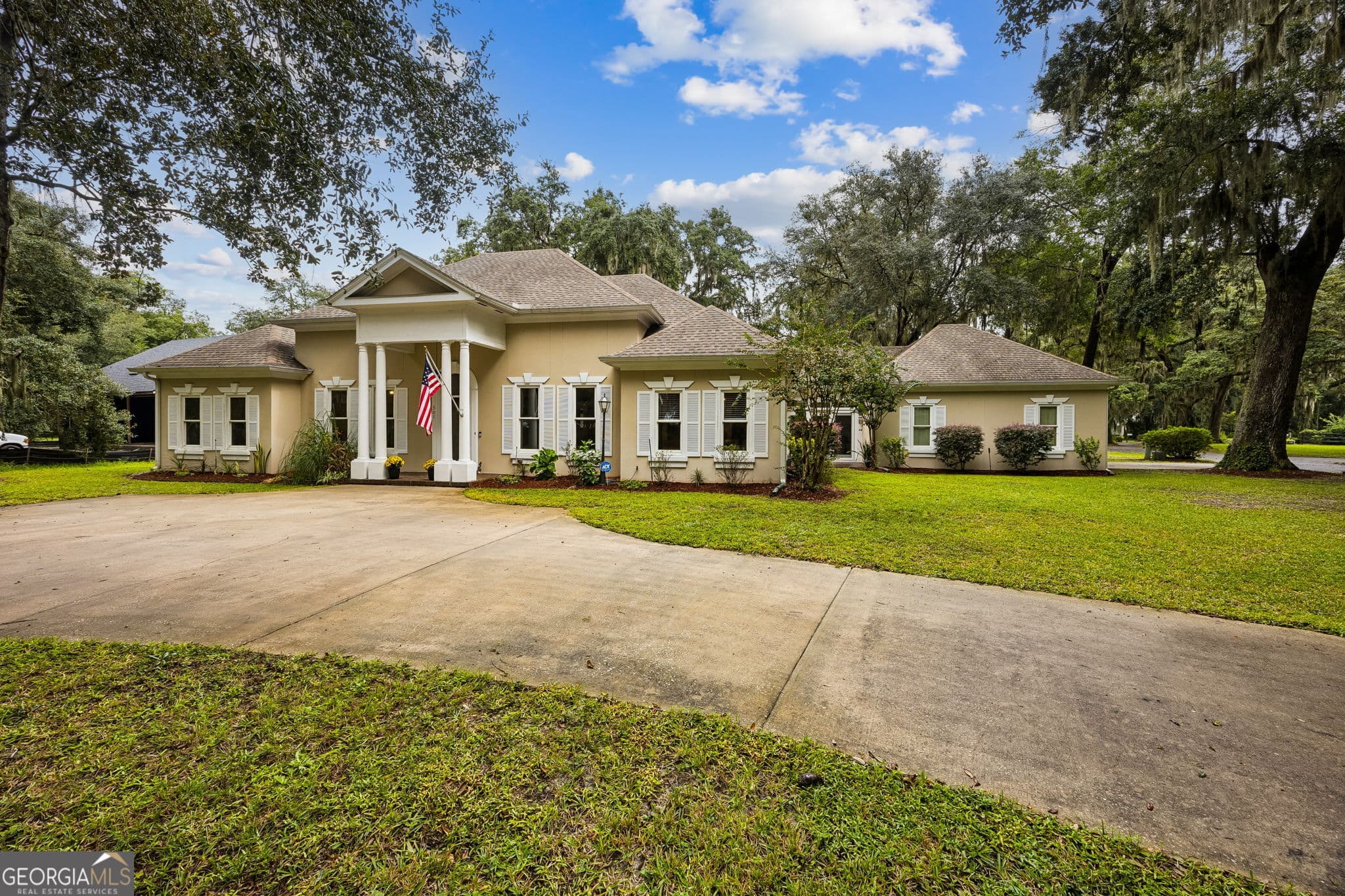 3 bedroom, 2.5 bathroom, 2,794 sq ft single family residence for sale at 301 Trimaran Drive, St. Marys, GA 31558 — photo 3