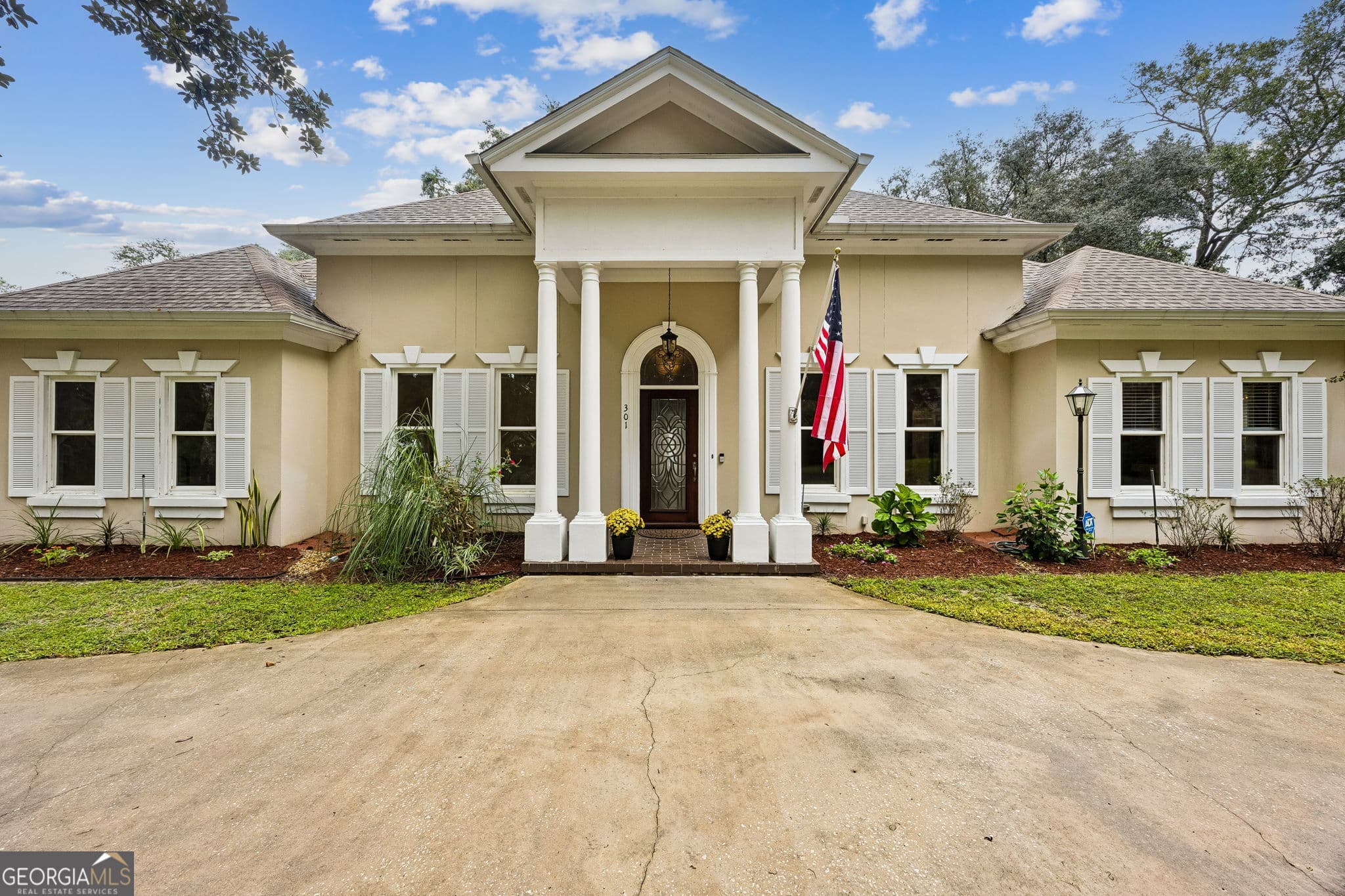 3 bedroom, 2.5 bathroom, 2,794 sq ft single family residence for sale at 301 Trimaran Drive, St. Marys, GA 31558 — photo 5