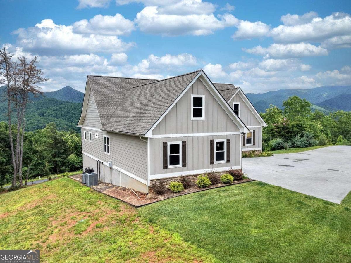 5 bedroom, 4 bathroom, 3,784 sq ft single family residence for sale at 2368 Haven Heights Road, Hiawassee, GA 30546 — photo 7