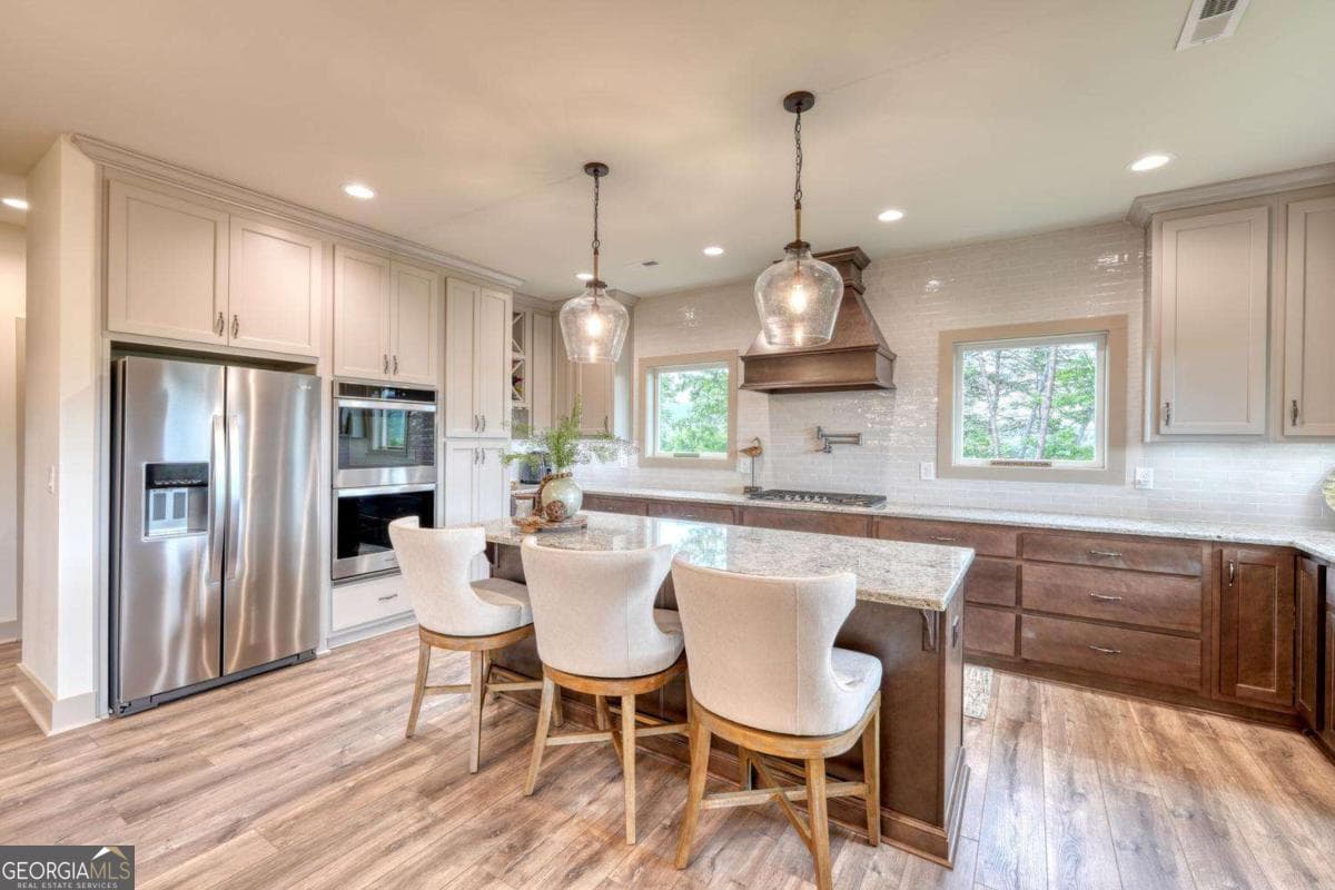 5 bedroom, 4 bathroom, 3,784 sq ft single family residence for sale at 2368 Haven Heights Road, Hiawassee, GA 30546 — photo 3