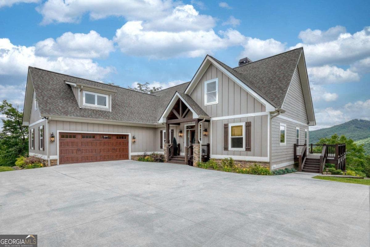 5 bedroom, 4 bathroom, 3,784 sq ft single family residence for sale at 2368 Haven Heights Road, Hiawassee, GA 30546 — photo 8