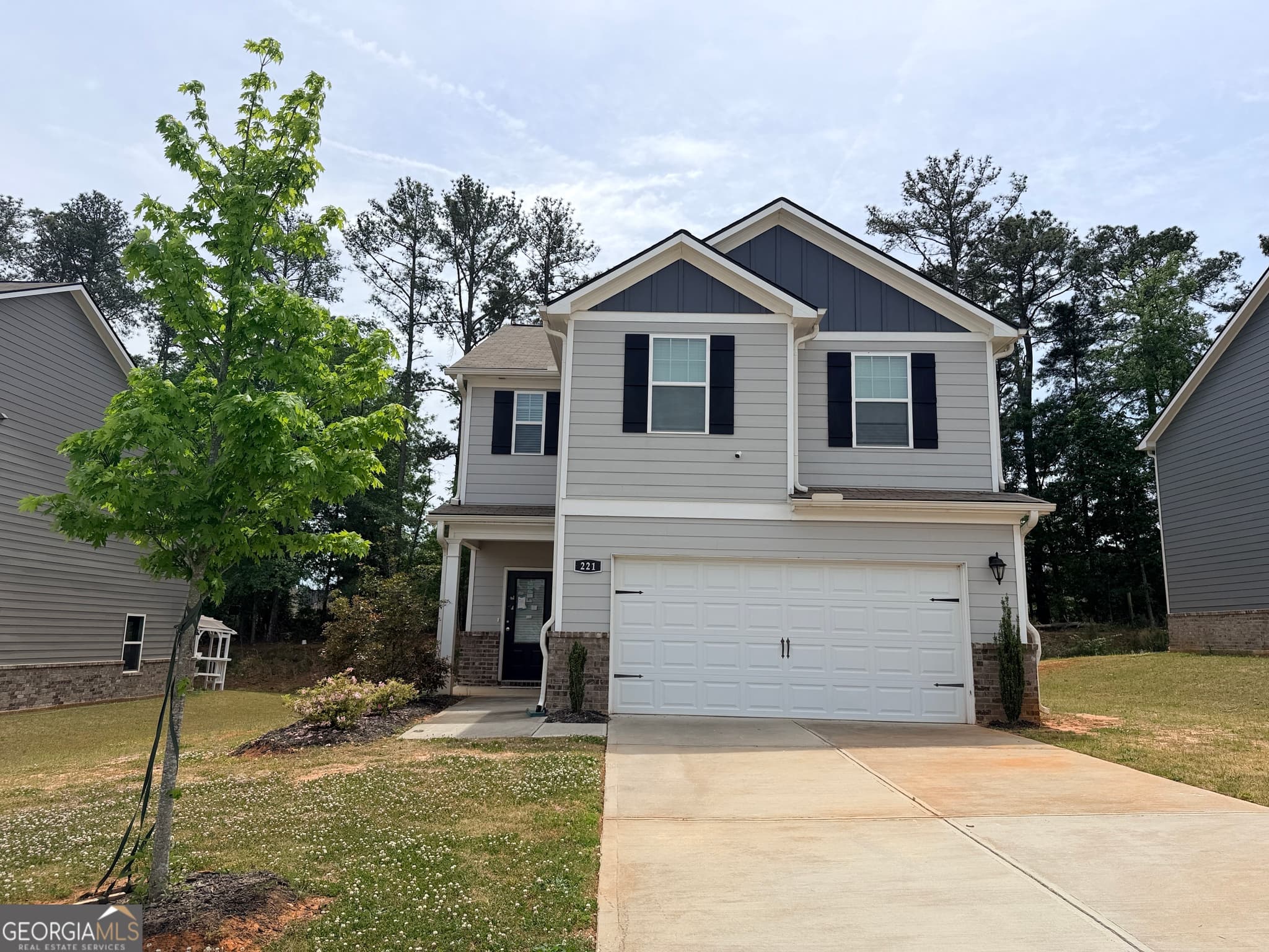 3 bedroom, 2.5 bathroom, 1,915 sq ft single family residence sold at 221 Limestone Circle, Conyers, GA 30013