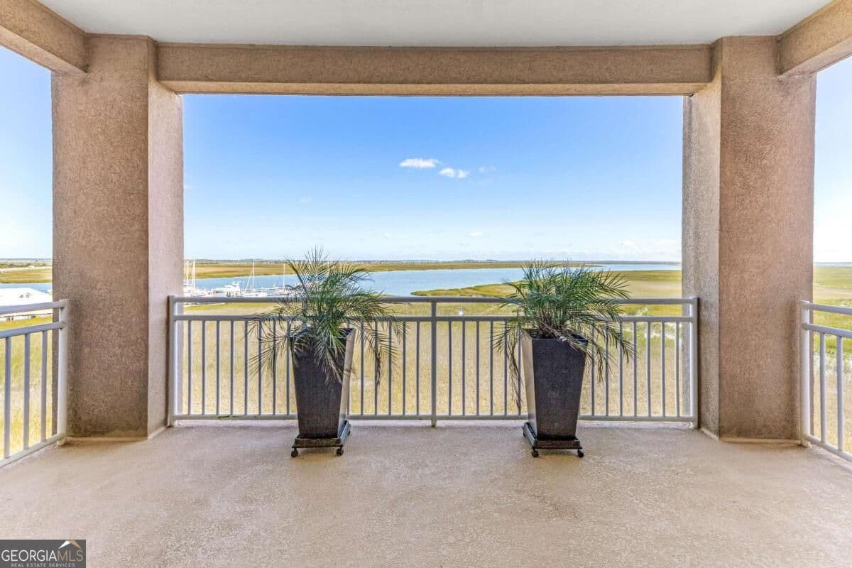 3 bedroom, 3 bathroom, 2,036 sq ft condominium for sale at 8001 Us Highway 80 403, Savannah, GA 31410 — photo 1 of 68