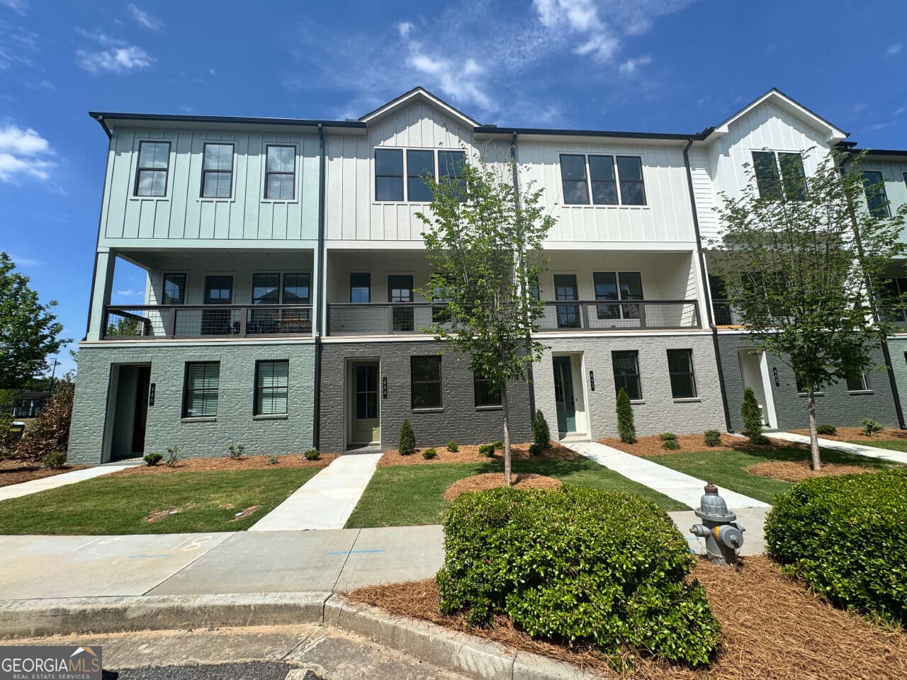 3 bedroom, 3 bathroom townhouse for sale at 444 Argosy Park Circle #18, Alpharetta, GA 30022 — photo 1 of 21
