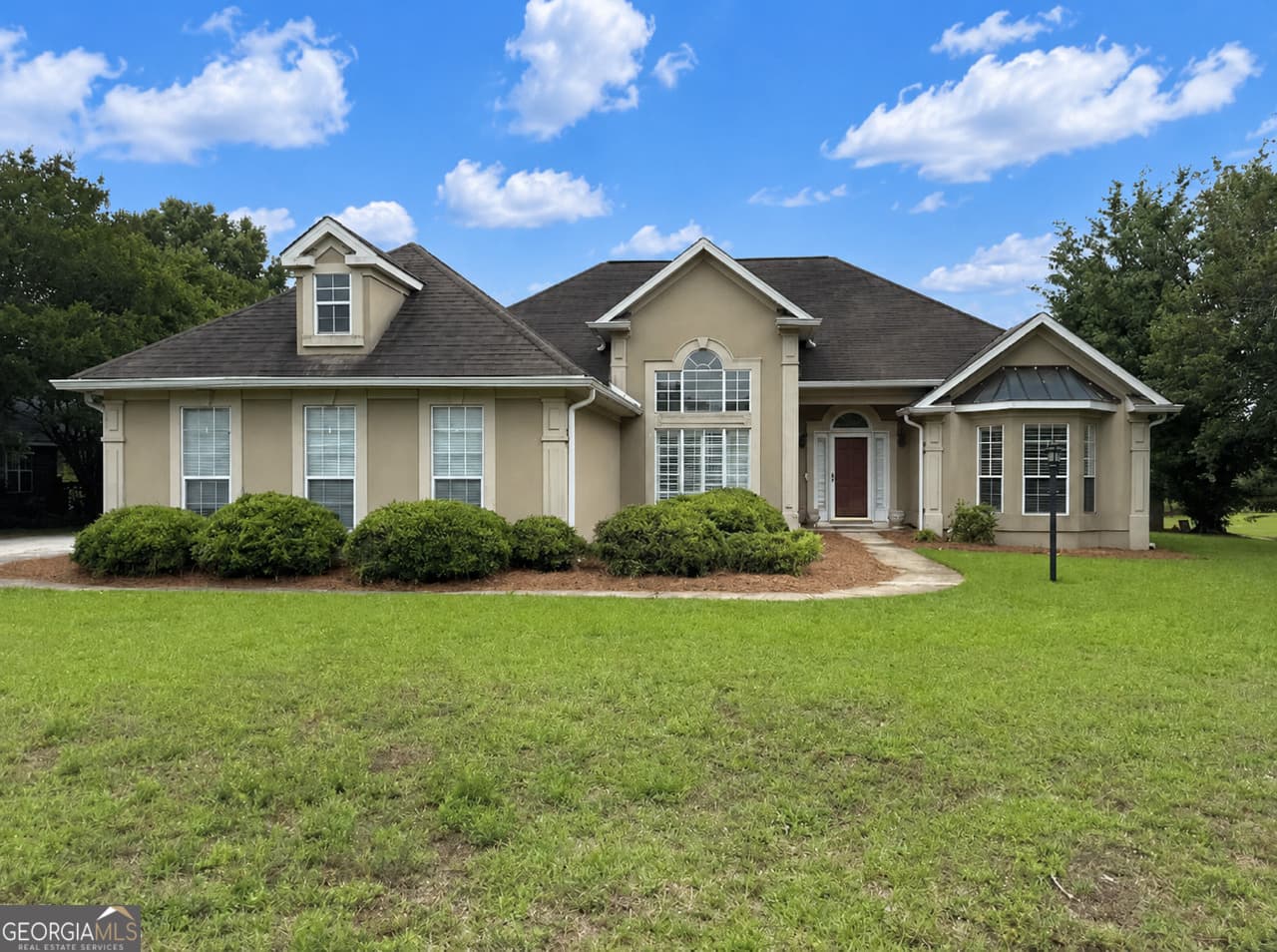 3 bedroom, 2.5 bathroom, 2,107 sq ft single family residence sold at 312 Twelve Oaks Drive, Warner Robins, GA 31088