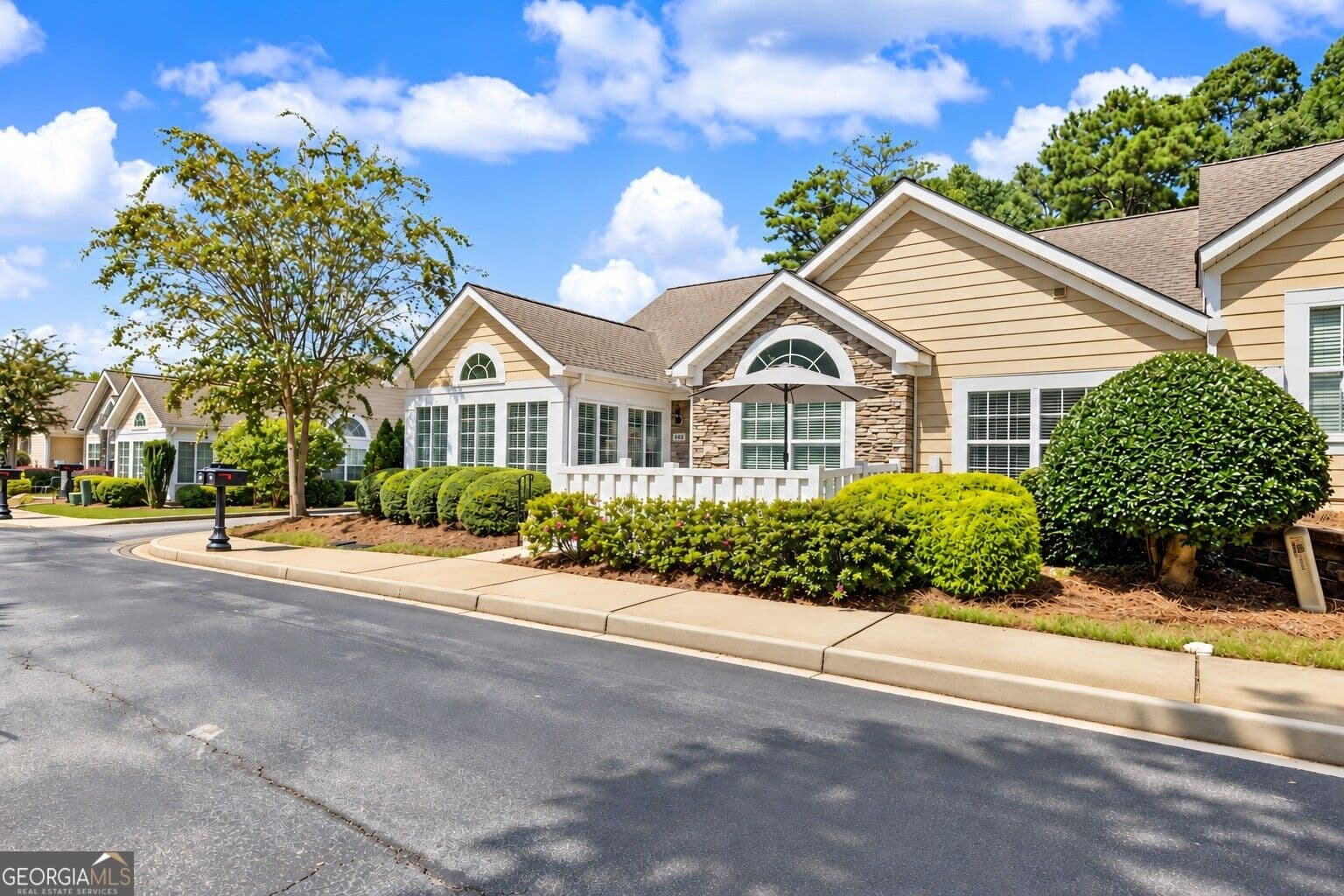 3 bedroom, 2 bathroom, 1,832 sq ft condominium for sale at 245 Rehobeth Way, Fayetteville, GA 30214 — photo 2