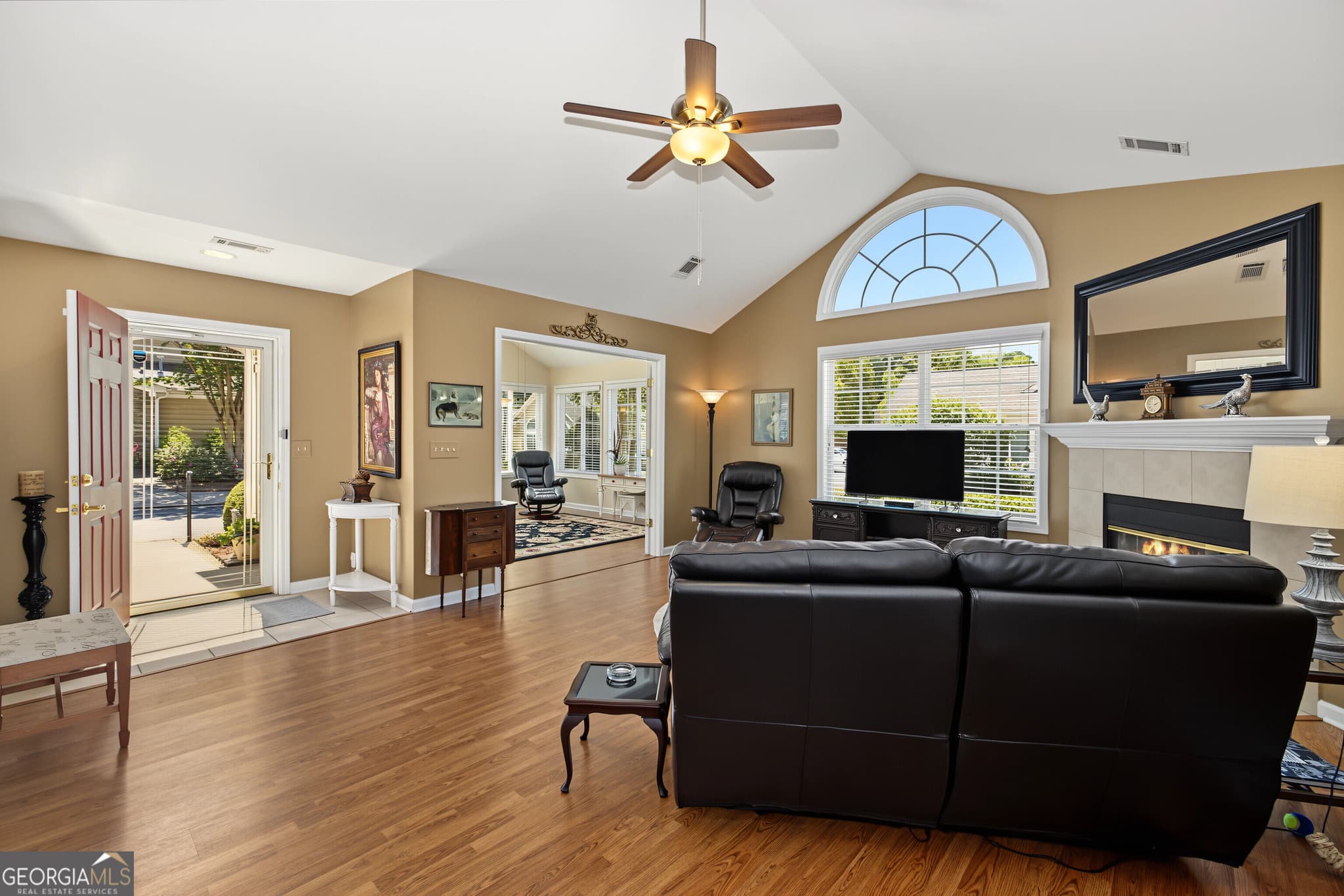 3 bedroom, 2 bathroom, 1,832 sq ft condominium for sale at 245 Rehobeth Way, Fayetteville, GA 30214 — photo 8