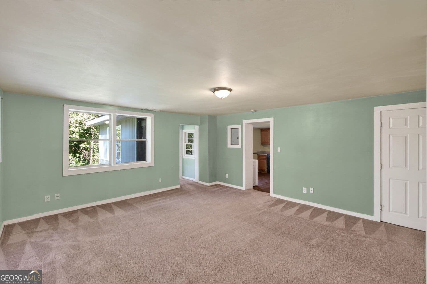 3 bedroom, 1 bathroom, 996 sq ft single family residence for sale at 5749 Pinecrest Road, Austell, GA 30168 — photo 2