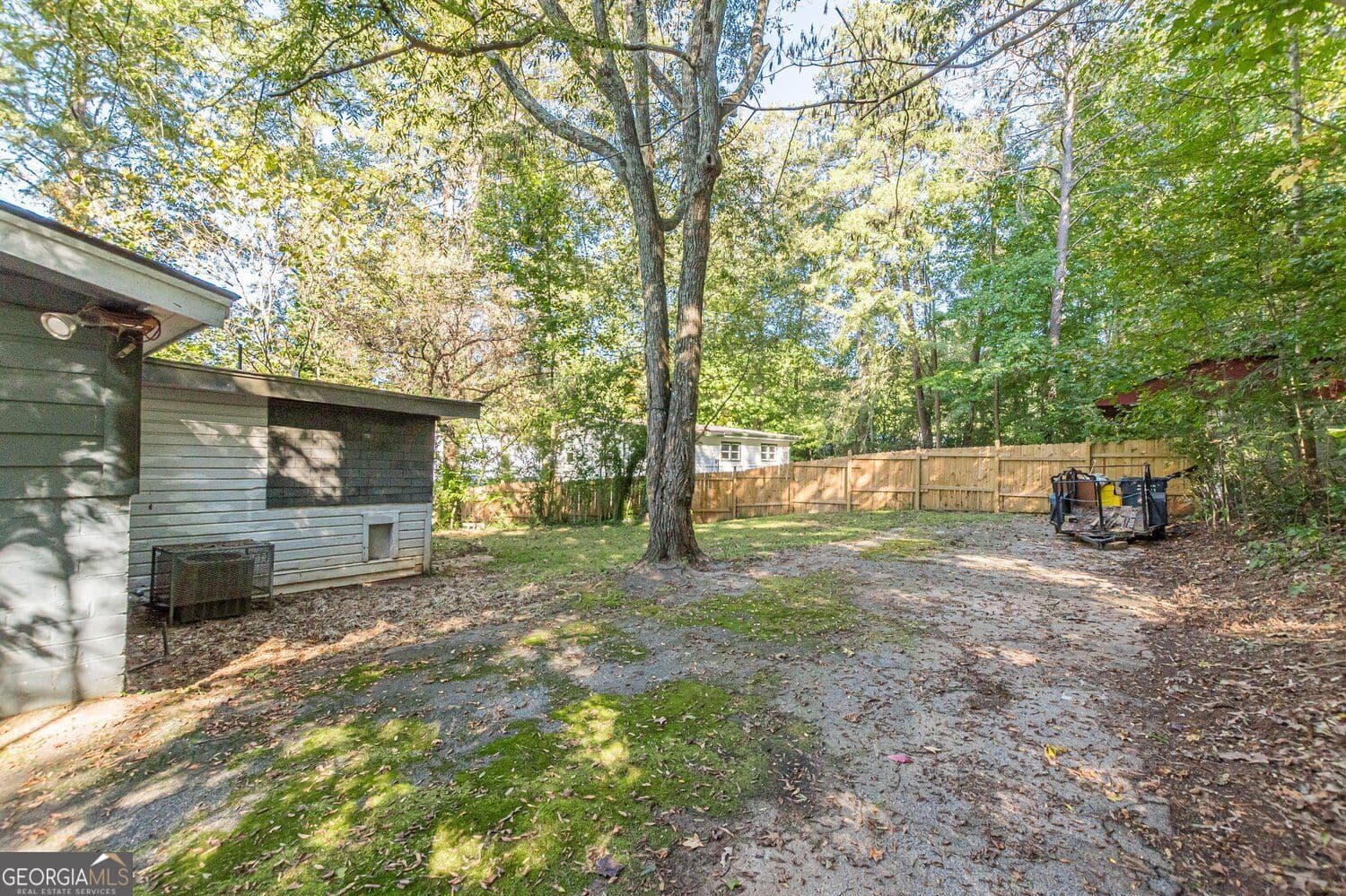 3 bedroom, 1 bathroom, 996 sq ft single family residence for sale at 5749 Pinecrest Road, Austell, GA 30168 — photo 6