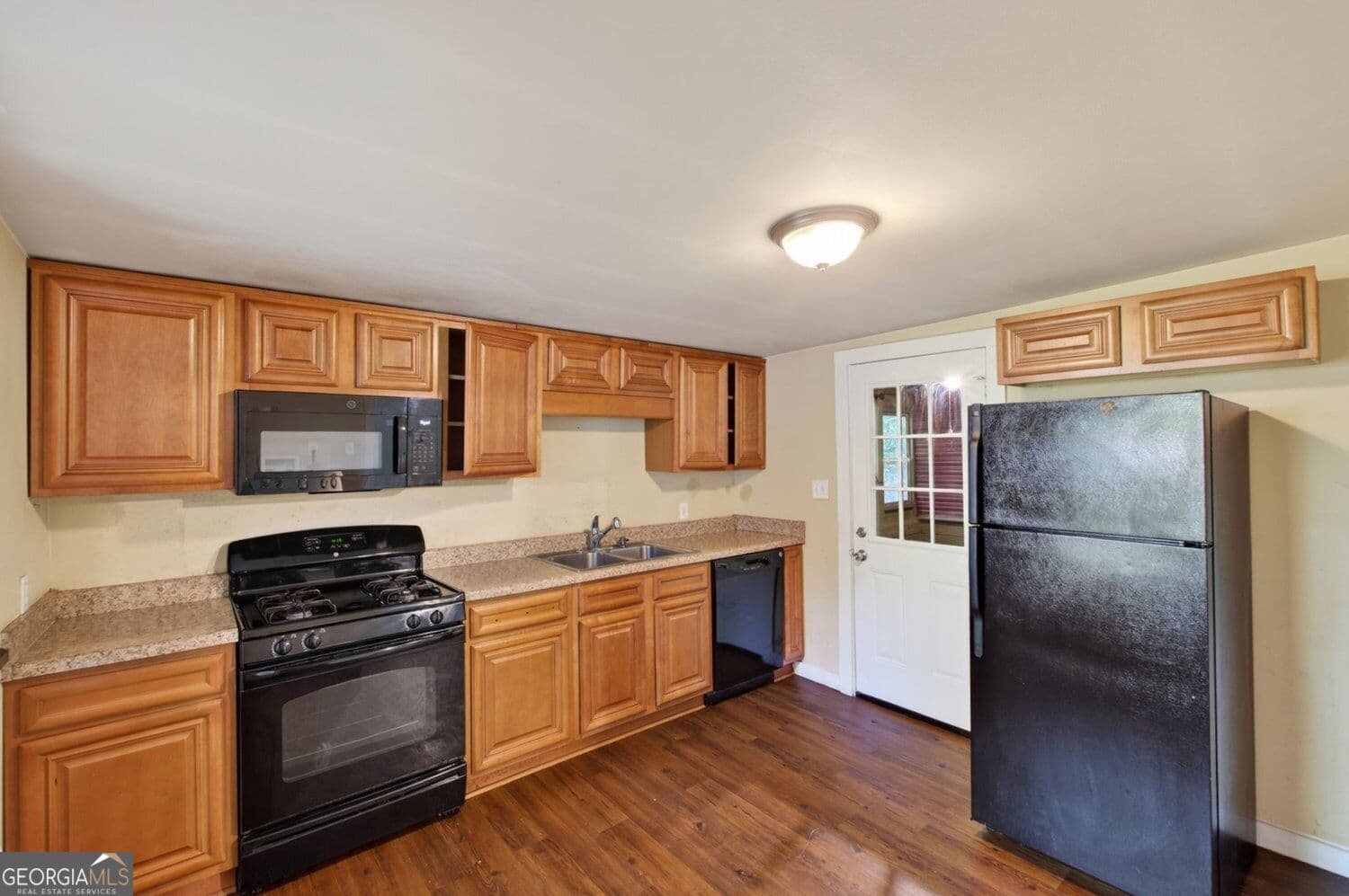 3 bedroom, 1 bathroom, 996 sq ft single family residence for sale at 5749 Pinecrest Road, Austell, GA 30168 — photo 3