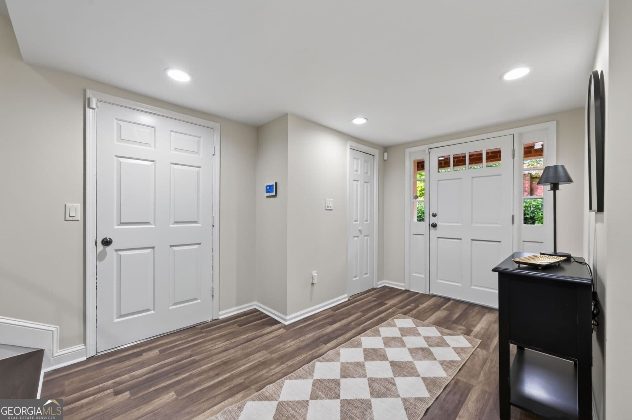 4 bedroom, 2.5 bathroom, 2,100 sq ft townhouse for sale at 420 Jefferson Circle, Sandy Springs, GA 30328 — photo 6