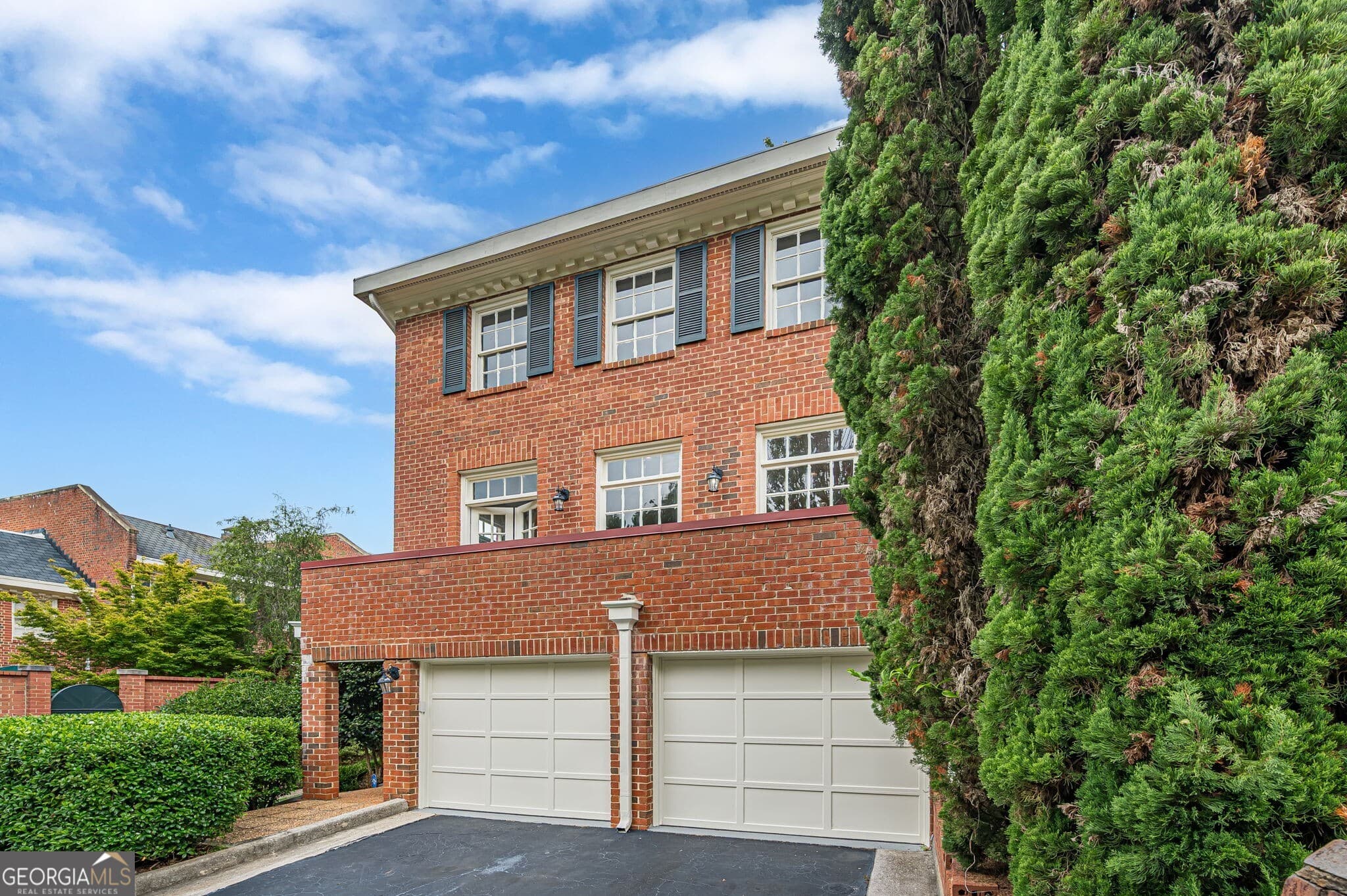 4 bedroom, 2.5 bathroom, 2,100 sq ft townhouse for sale at 420 Jefferson Circle, Sandy Springs, GA 30328 — photo 3
