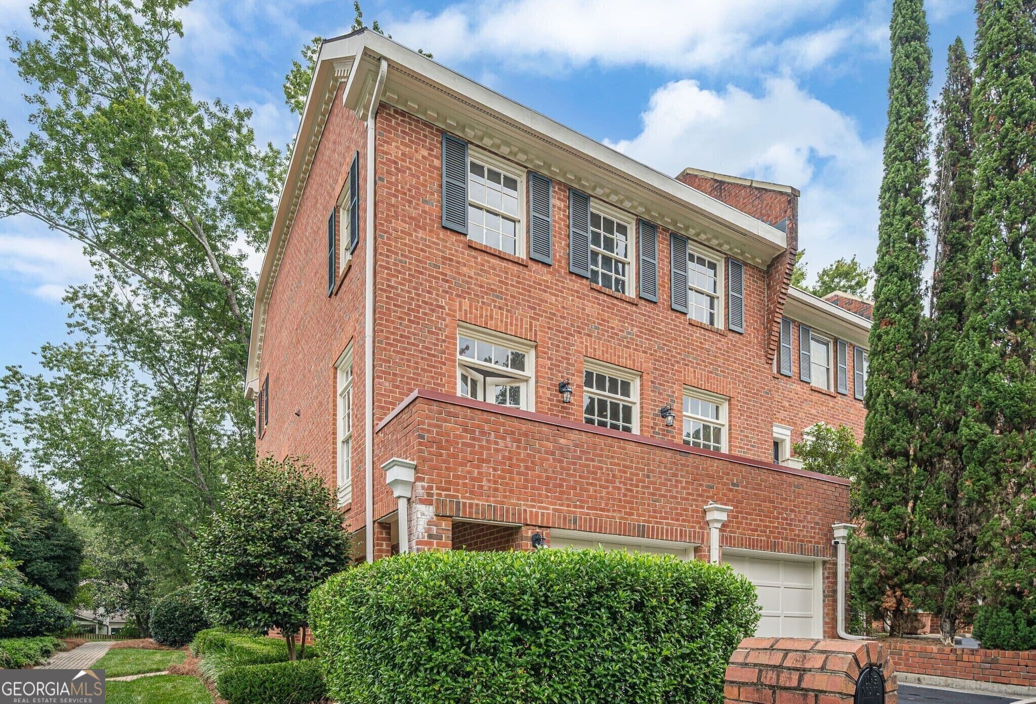 4 bedroom, 2.5 bathroom, 2,100 sq ft townhouse for sale at 420 Jefferson Circle, Sandy Springs, GA 30328
