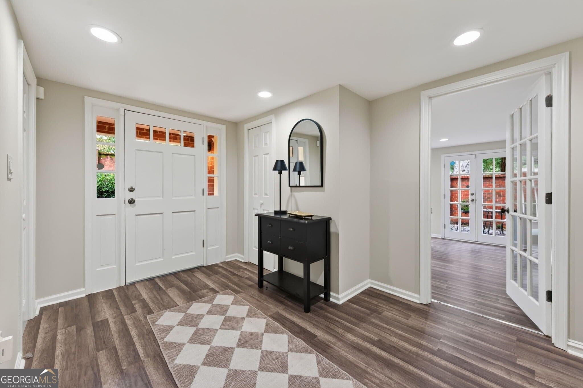 4 bedroom, 2.5 bathroom, 2,100 sq ft townhouse for sale at 420 Jefferson Circle, Sandy Springs, GA 30328 — photo 5