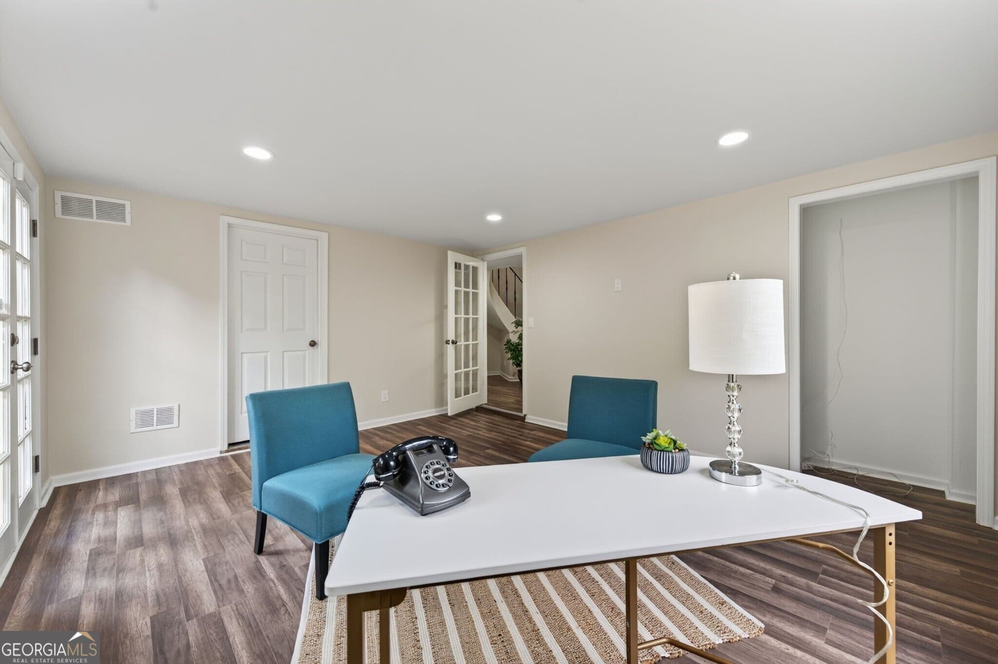 4 bedroom, 2.5 bathroom, 2,100 sq ft townhouse for sale at 420 Jefferson Circle, Sandy Springs, GA 30328 — photo 8