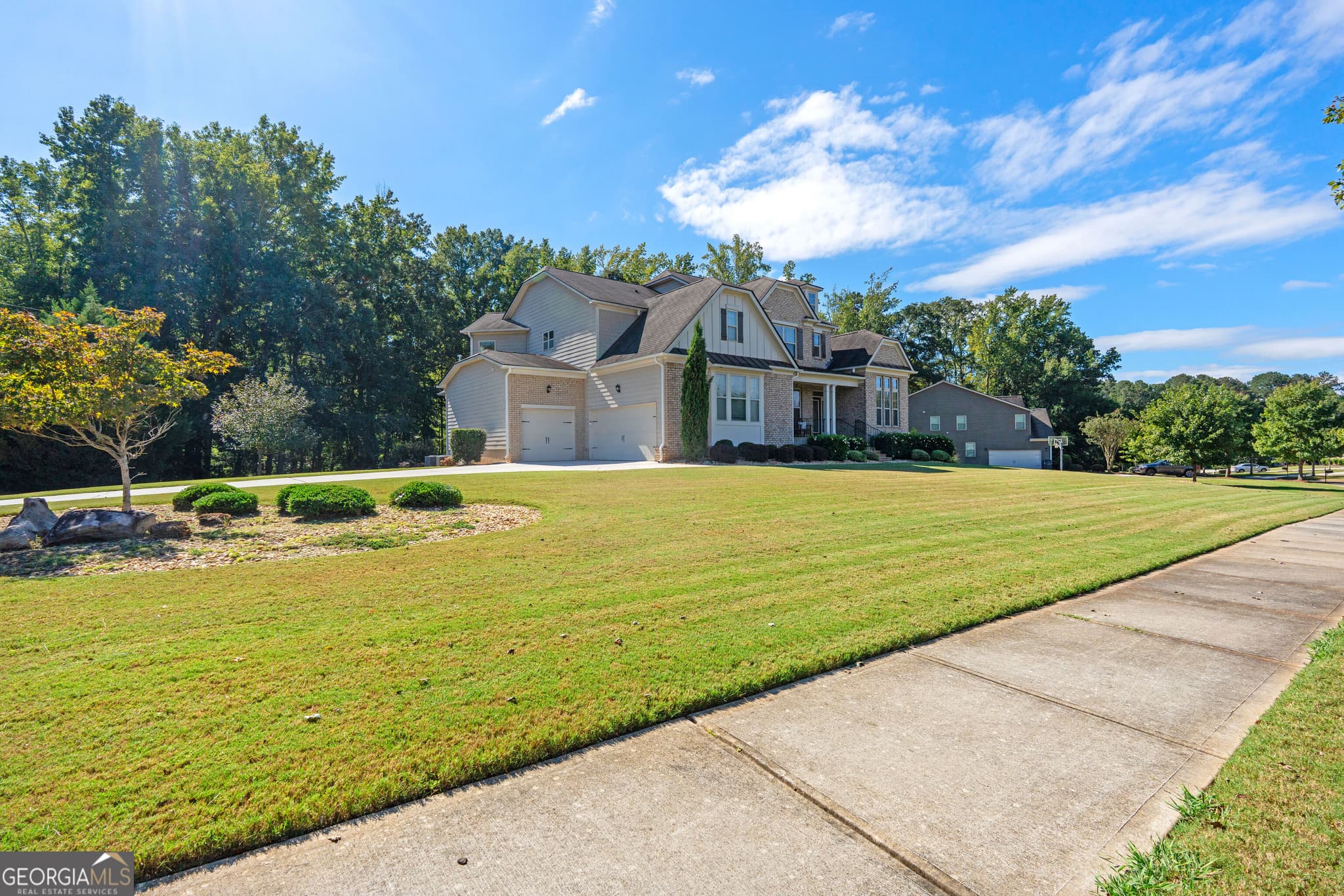 5 bedroom, 4.5 bathroom, 4,106 sq ft single family residence for sale at 125 Bergen Drive, Fayetteville, GA 30215 — photo 3
