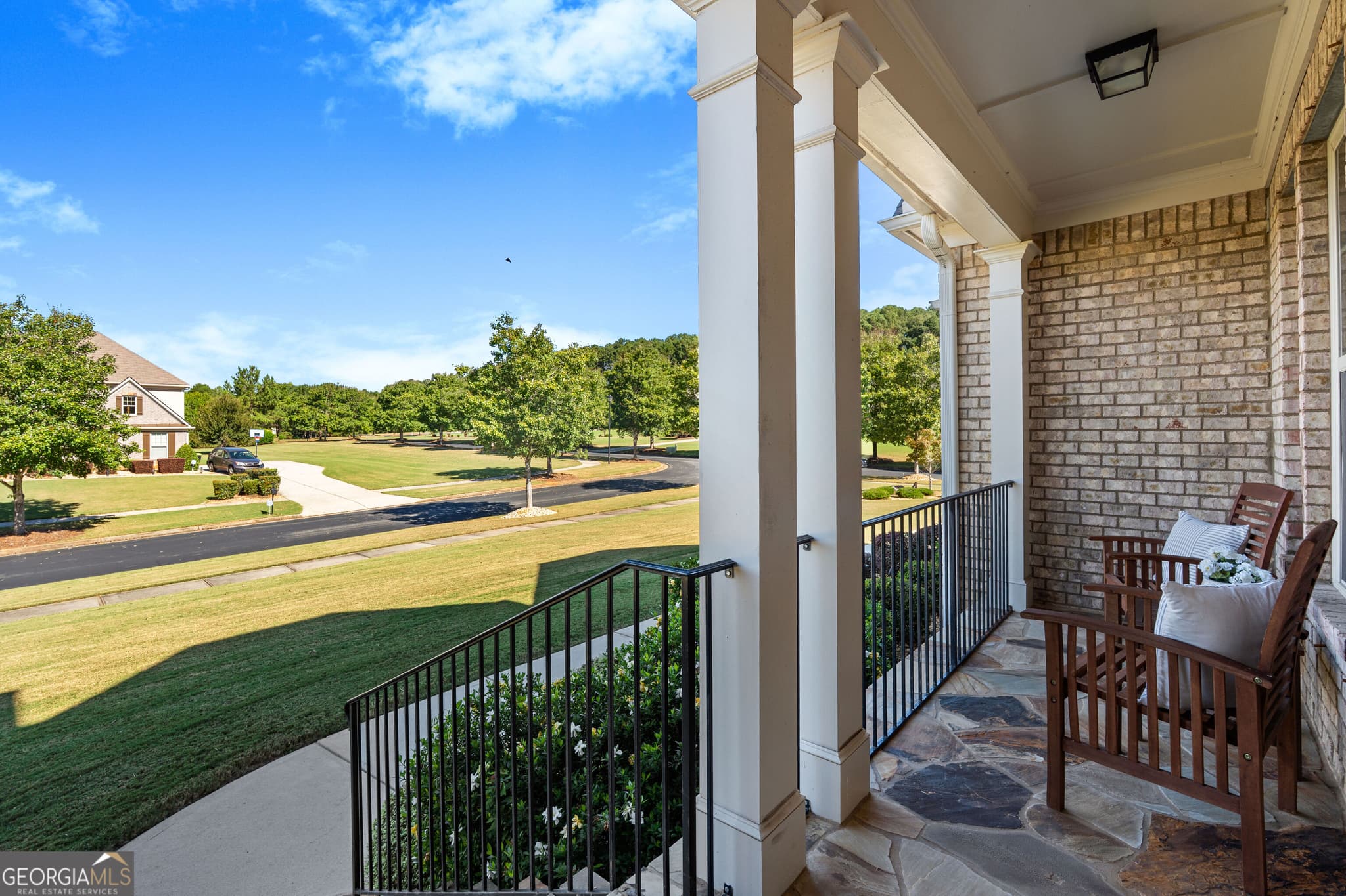 5 bedroom, 4.5 bathroom, 4,106 sq ft single family residence for sale at 125 Bergen Drive, Fayetteville, GA 30215 — photo 5