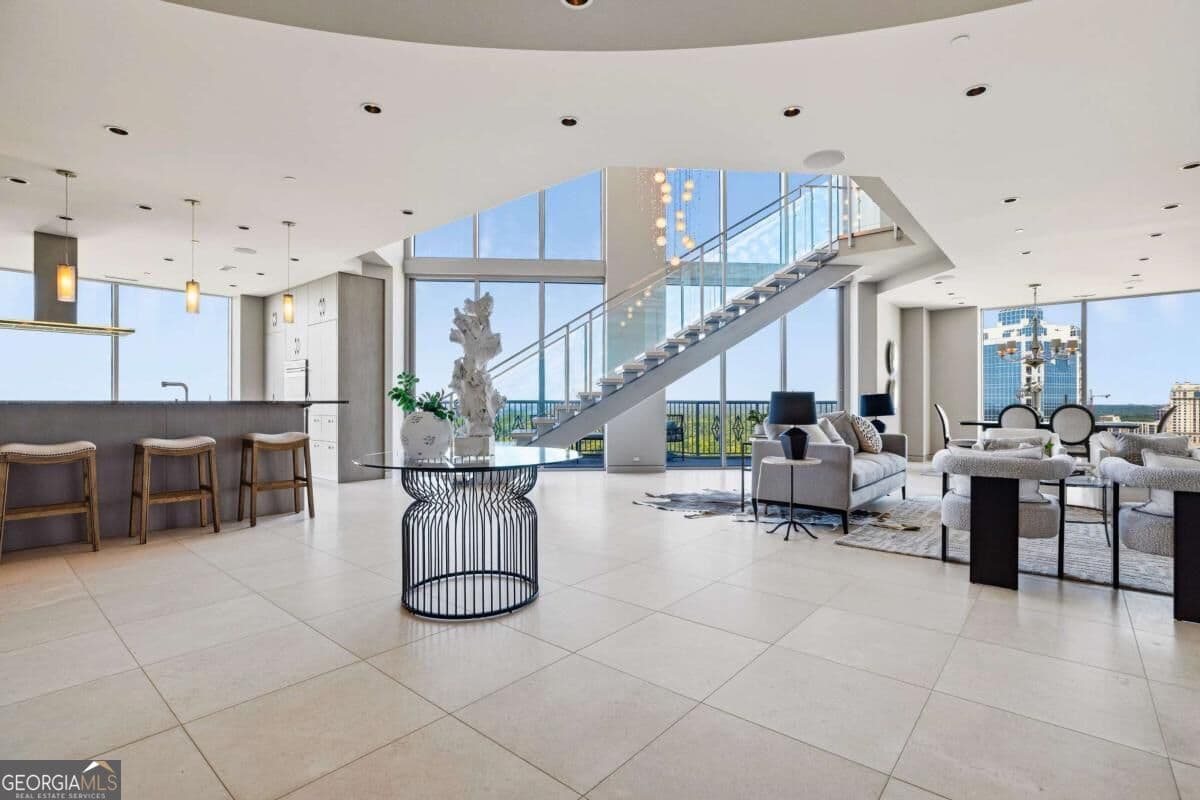 2 bedroom, 2.5 bathroom, 2,625 sq ft condominium for sale at 2795 Peachtree Road 2601, Atlanta, GA 30305 — photo 2