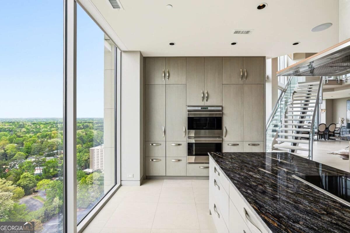 2 bedroom, 2.5 bathroom, 2,625 sq ft condominium for sale at 2795 Peachtree Road 2601, Atlanta, GA 30305 — photo 6