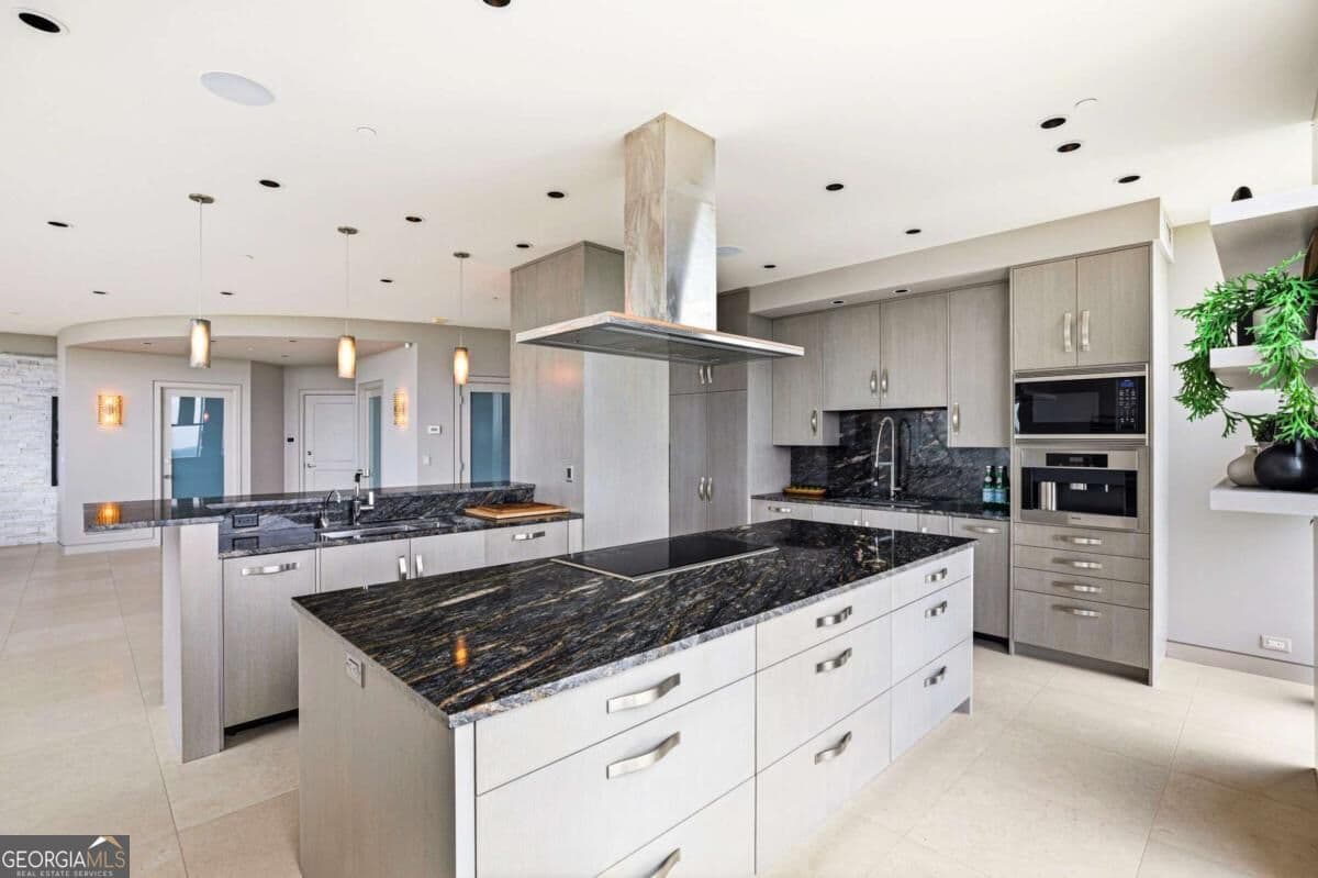 2 bedroom, 2.5 bathroom, 2,625 sq ft condominium for sale at 2795 Peachtree Road 2601, Atlanta, GA 30305 — photo 7