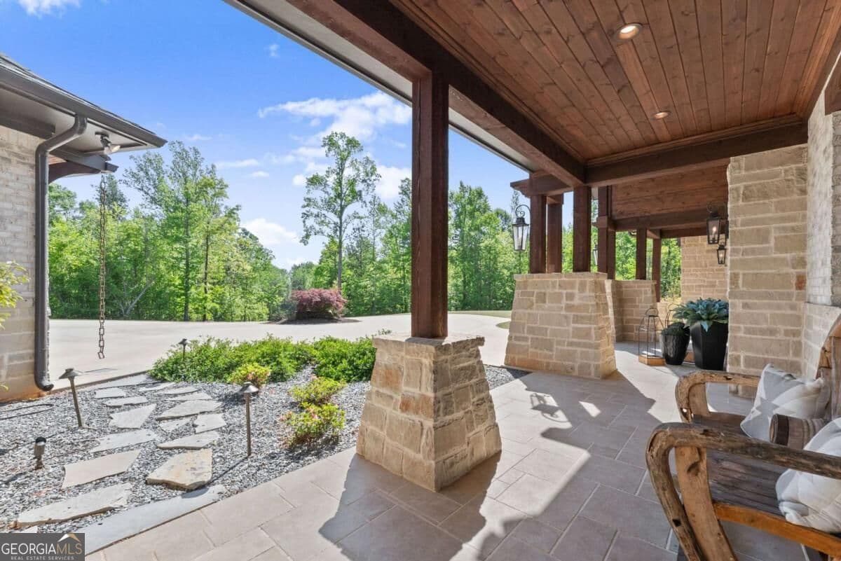 7 bedroom, 6.5 bathroom, 6,302 sq ft single family residence for rent at 3263 Tanners Mill Road, Gainesville, GA 30507 for $8,500 a month — photo 6