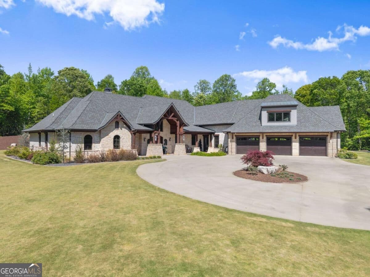 7 bedroom, 6.5 bathroom, 6,302 sq ft single family residence for rent at 3263 Tanners Mill Road, Gainesville, GA 30507 for $8,500 a month — photo 4