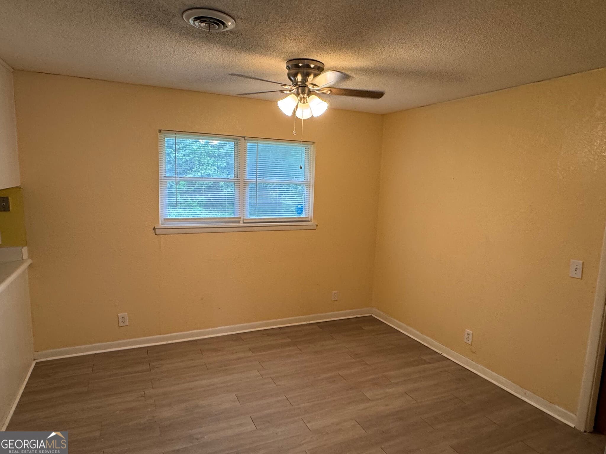 3 bedroom, 1.5 bathroom, 1,247 sq ft single family residence for sale at 2237 Formosa Circle, Brunswick, GA 31520 — photo 4
