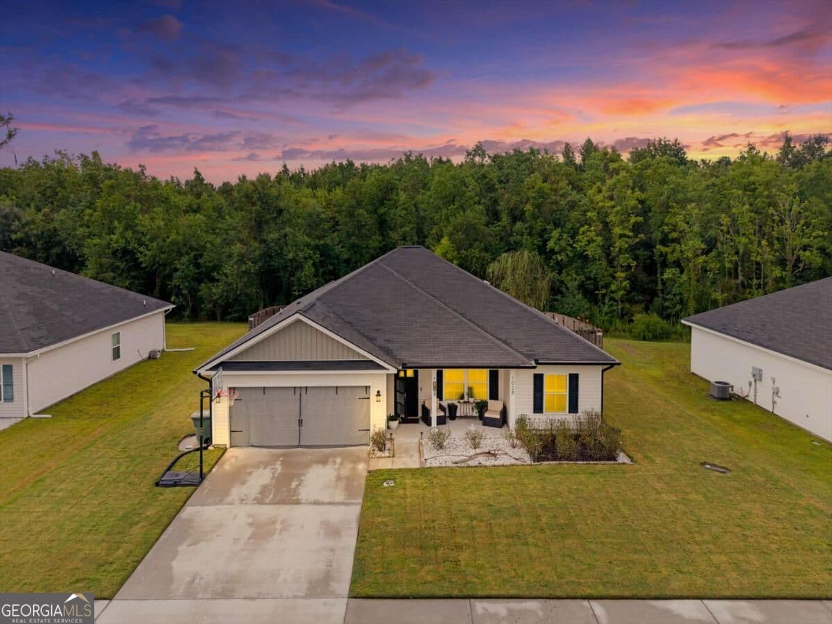 4 bedroom, 2 bathroom, 1,682 sq ft single family residence for sale at 1028 Meloney Drive, Hinesville, GA 31313 — photo 2