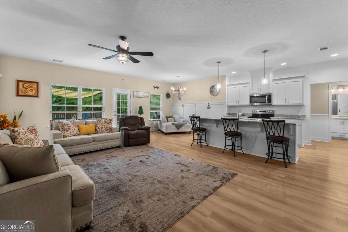 4 bedroom, 2 bathroom, 1,682 sq ft single family residence for sale at 1028 Meloney Drive, Hinesville, GA 31313 — photo 6