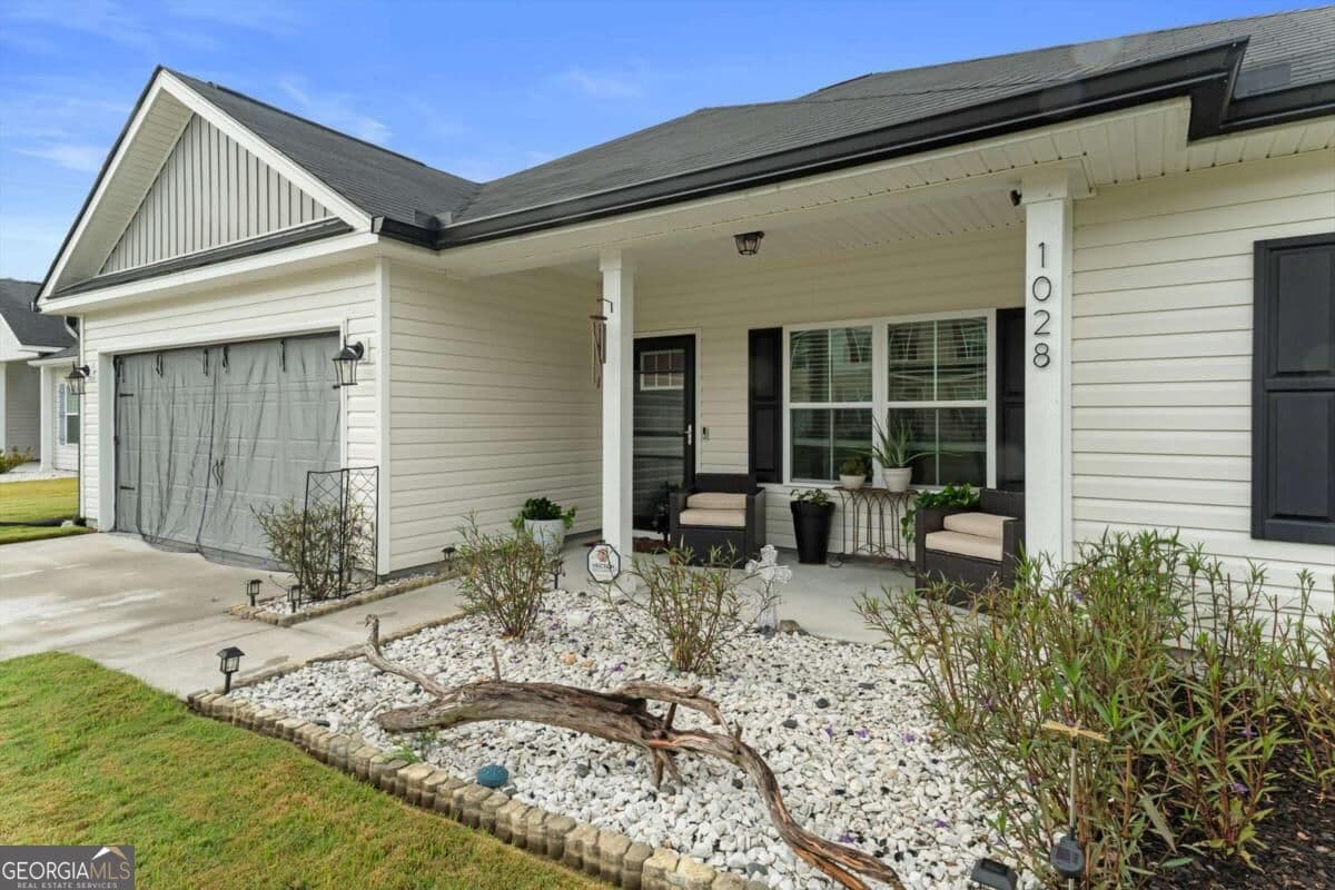 4 bedroom, 2 bathroom, 1,682 sq ft single family residence for sale at 1028 Meloney Drive, Hinesville, GA 31313 — photo 3