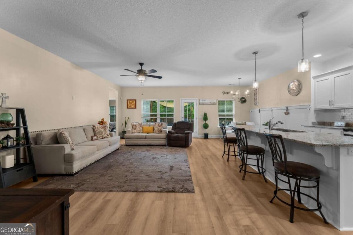 4 bedroom, 2 bathroom, 1,682 sq ft single family residence for sale at 1028 Meloney Drive, Hinesville, GA 31313 — photo 5