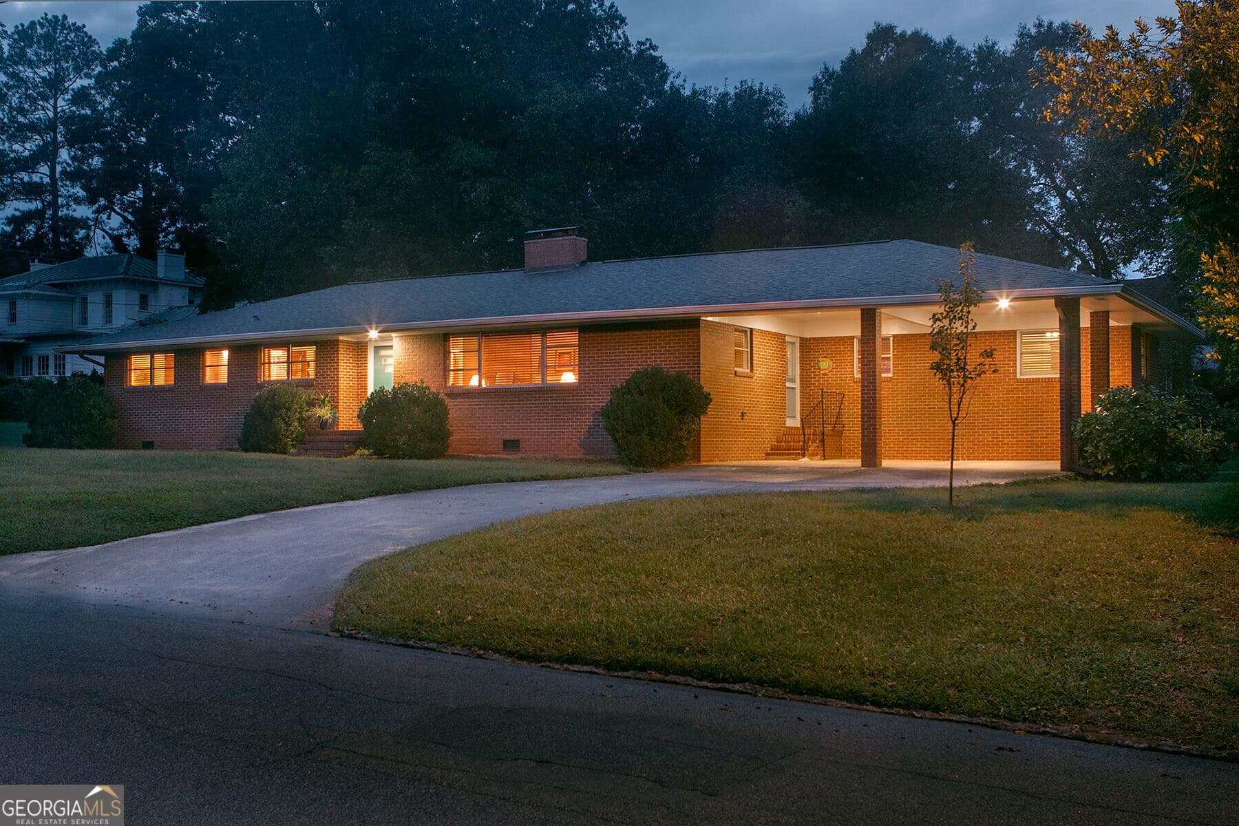 4 bedroom, 3 bathroom, 2,496 sq ft single family residence for sale at 437 Pine Street, Madison, GA 30650 — photo 4