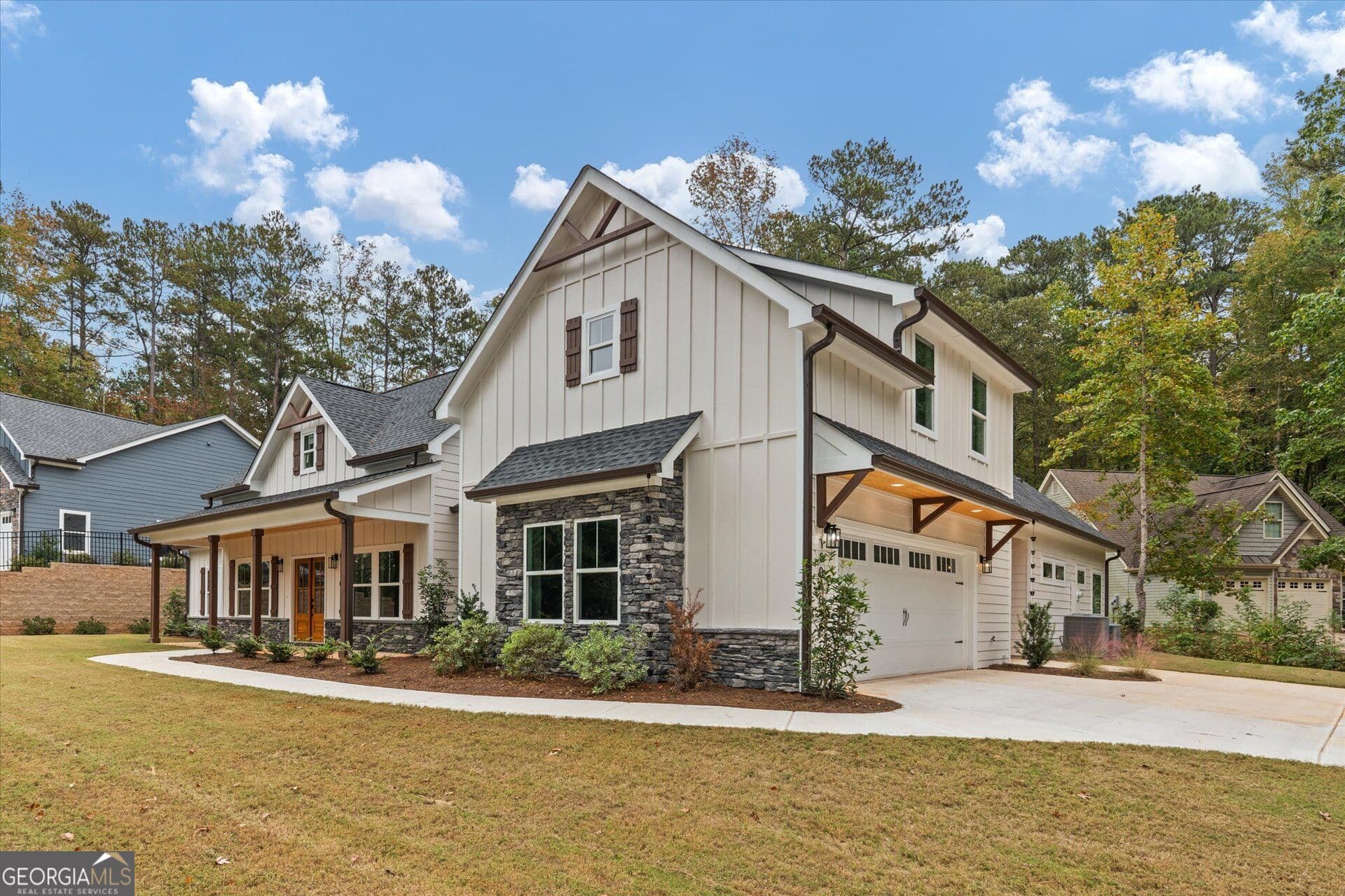 4 bedroom, 3.5 bathroom, 2,912 sq ft single family residence for sale at 10040 Lakeview Parkway, Villa Rica, GA 30180 — photo 2