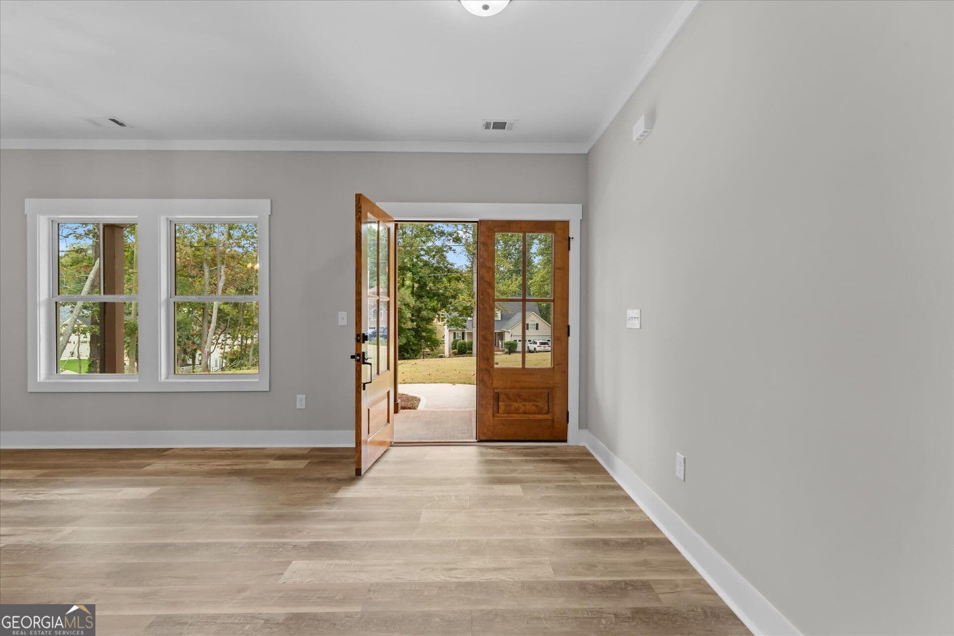 4 bedroom, 3.5 bathroom, 2,912 sq ft single family residence for sale at 10040 Lakeview Parkway, Villa Rica, GA 30180 — photo 6
