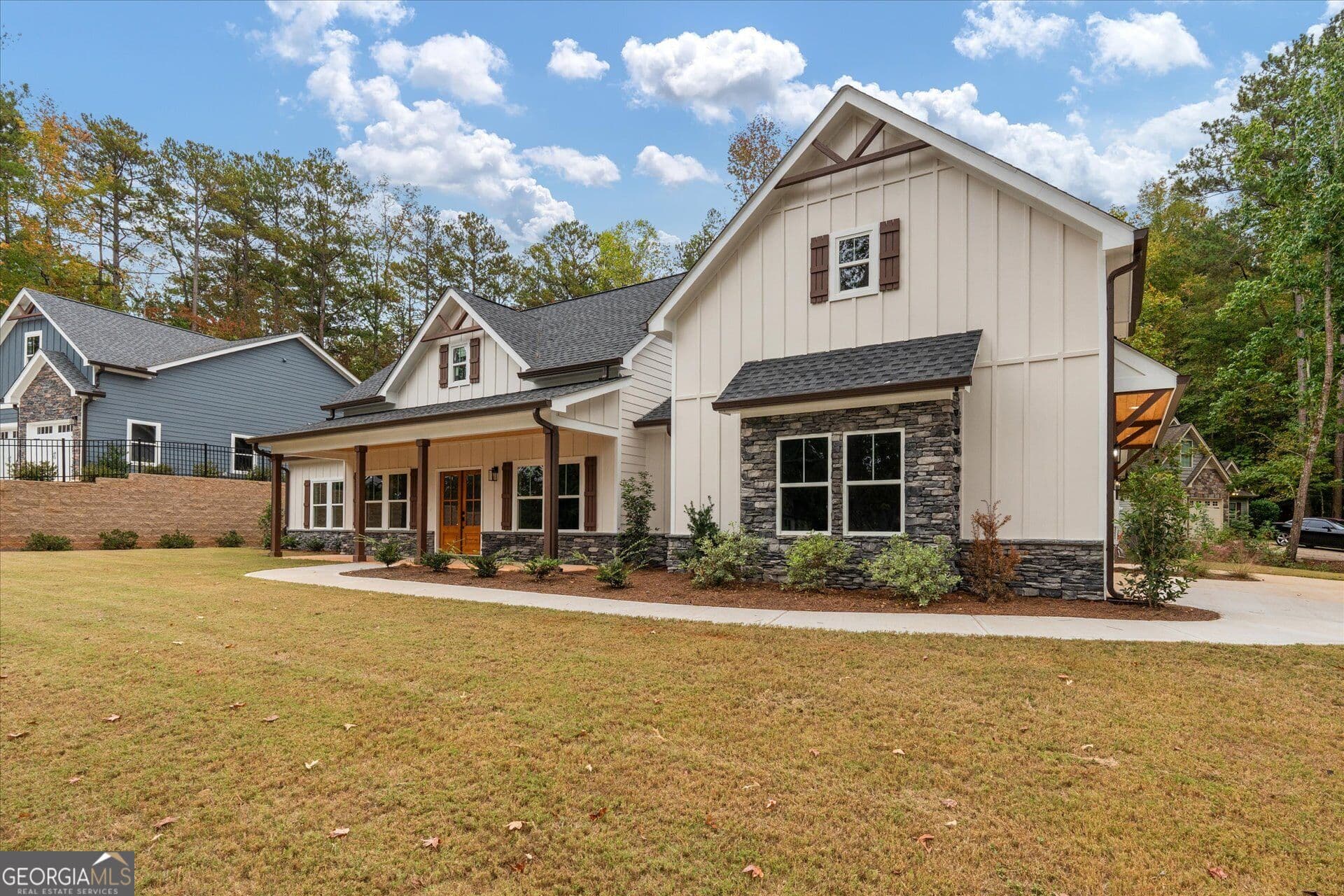 4 bedroom, 3.5 bathroom, 2,912 sq ft single family residence for sale at 10040 Lakeview Parkway, Villa Rica, GA 30180 — photo 3