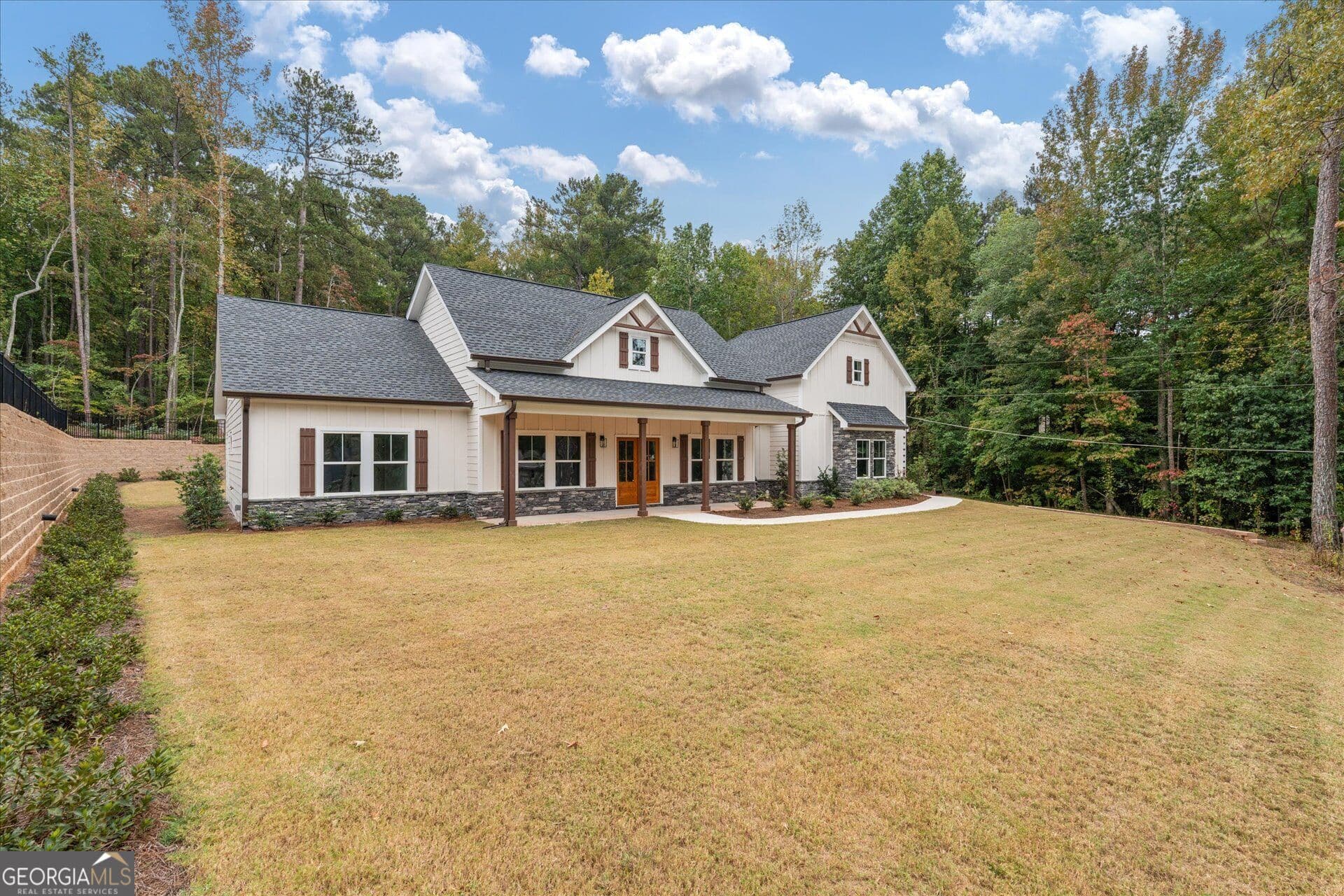 4 bedroom, 3.5 bathroom, 2,912 sq ft single family residence for sale at 10040 Lakeview Parkway, Villa Rica, GA 30180 — photo 1 of 63