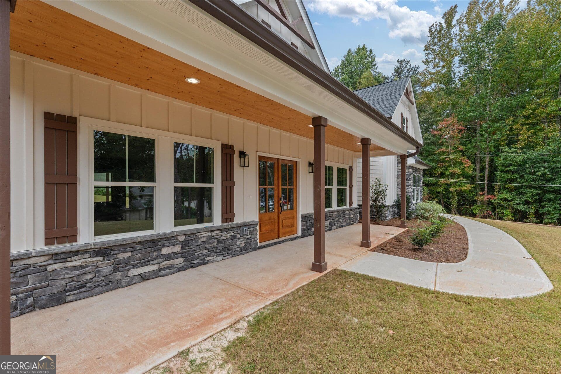4 bedroom, 3.5 bathroom, 2,912 sq ft single family residence for sale at 10040 Lakeview Parkway, Villa Rica, GA 30180 — photo 5