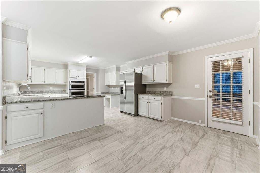 4 bedroom, 2.5 bathroom, 2,974 sq ft single family residence for sale at 4397 Windsor Oaks Circle, Marietta, GA 30066 — photo 9