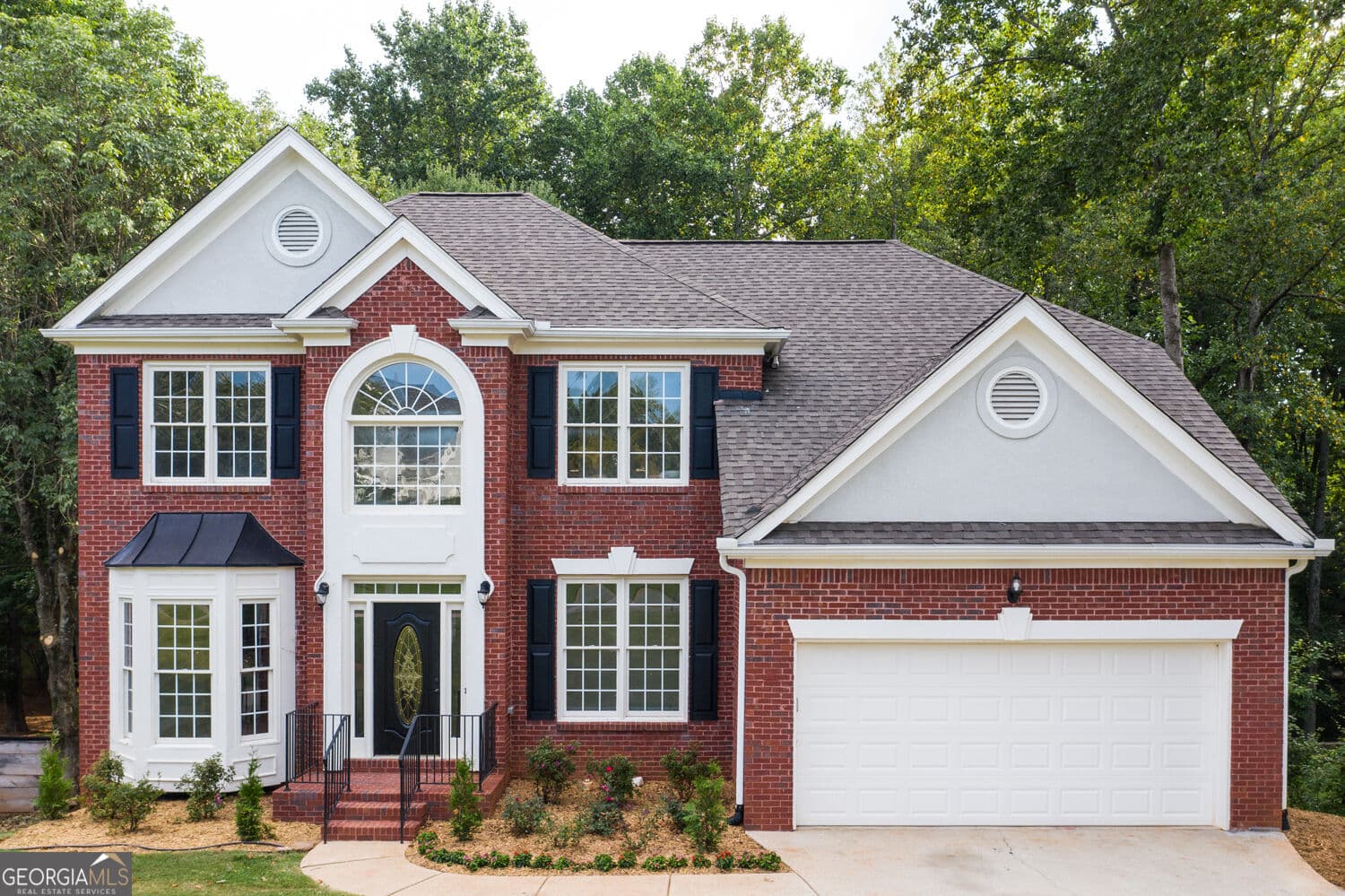 6 bedroom, 3.5 bathroom, 4,027 sq ft single family residence for rent at 6353 Chestnut Parkway, Flowery Branch, GA 30542 for $3,600 a month — photo 2