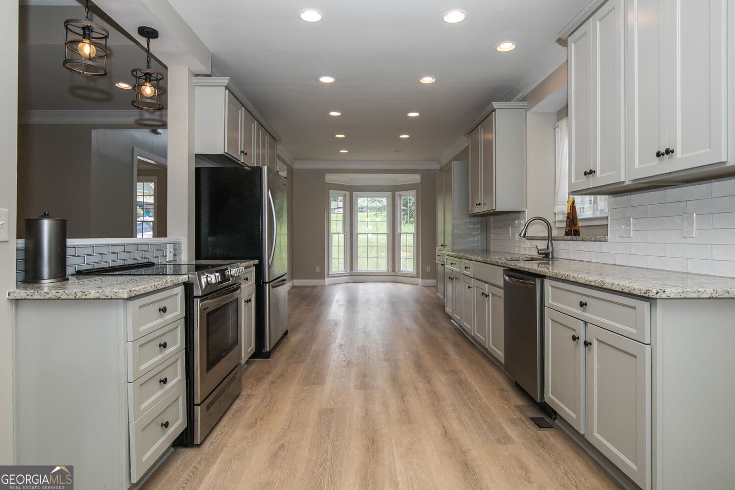 6 bedroom, 3.5 bathroom, 4,027 sq ft single family residence for rent at 6353 Chestnut Parkway, Flowery Branch, GA 30542 for $3,600 a month — photo 8