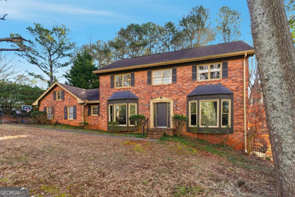 5 bedroom, 3.5 bathroom, 3,351 sq ft single family residence for sale at 600 Branch Valley Court, Roswell, GA 30076 — photo 2