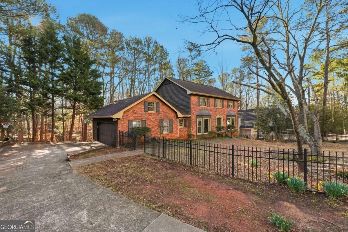5 bedroom, 3.5 bathroom, 3,351 sq ft single family residence for sale at 600 Branch Valley Court, Roswell, GA 30076 — photo 6